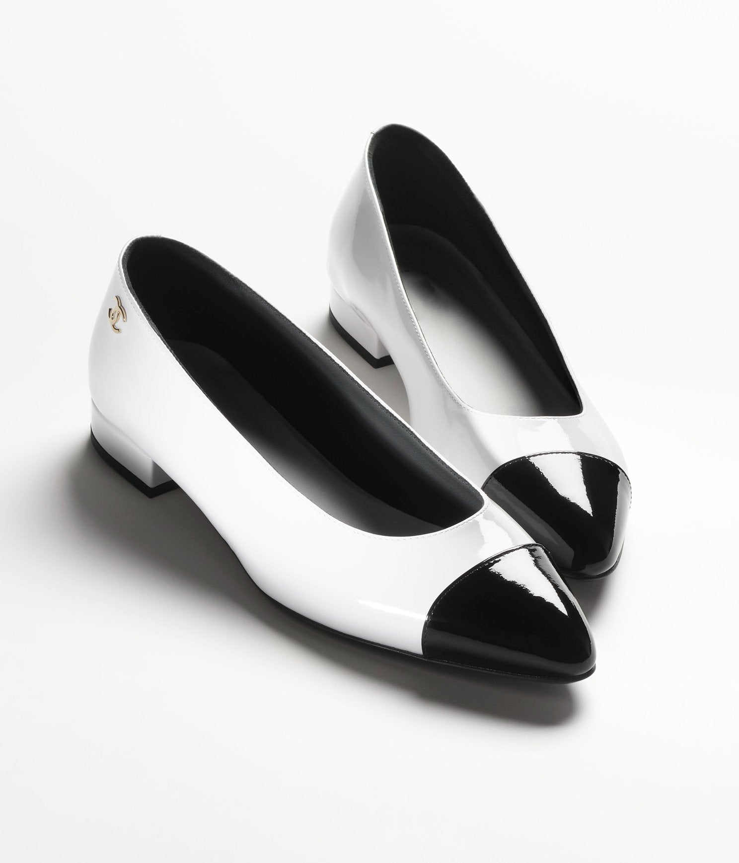 CHANEL BALLET FLATS WHITE BLACK PATENT CALFSKIN
