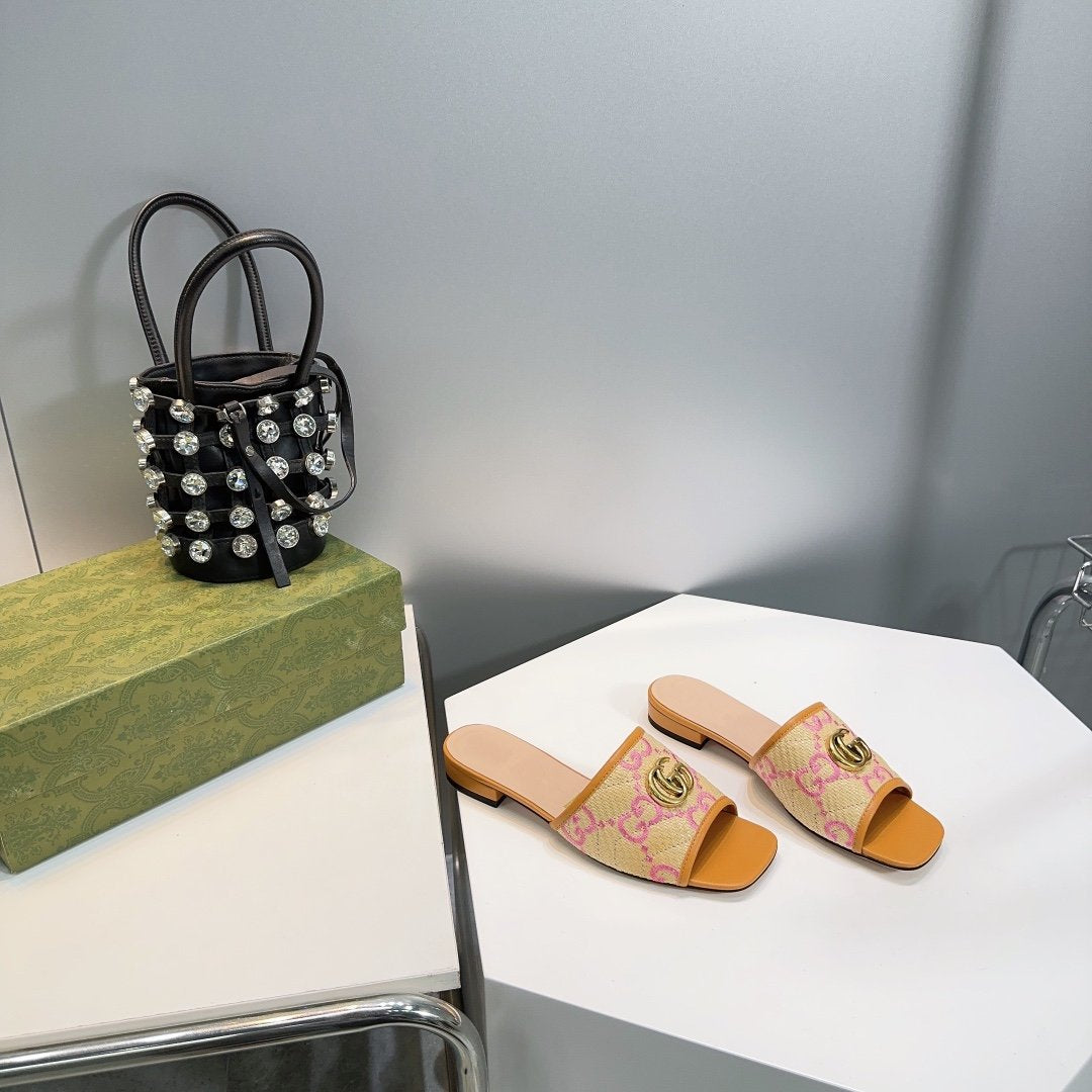 GUCCI MATELASS¨¦ CANVAS SLIDES PINK LOGO