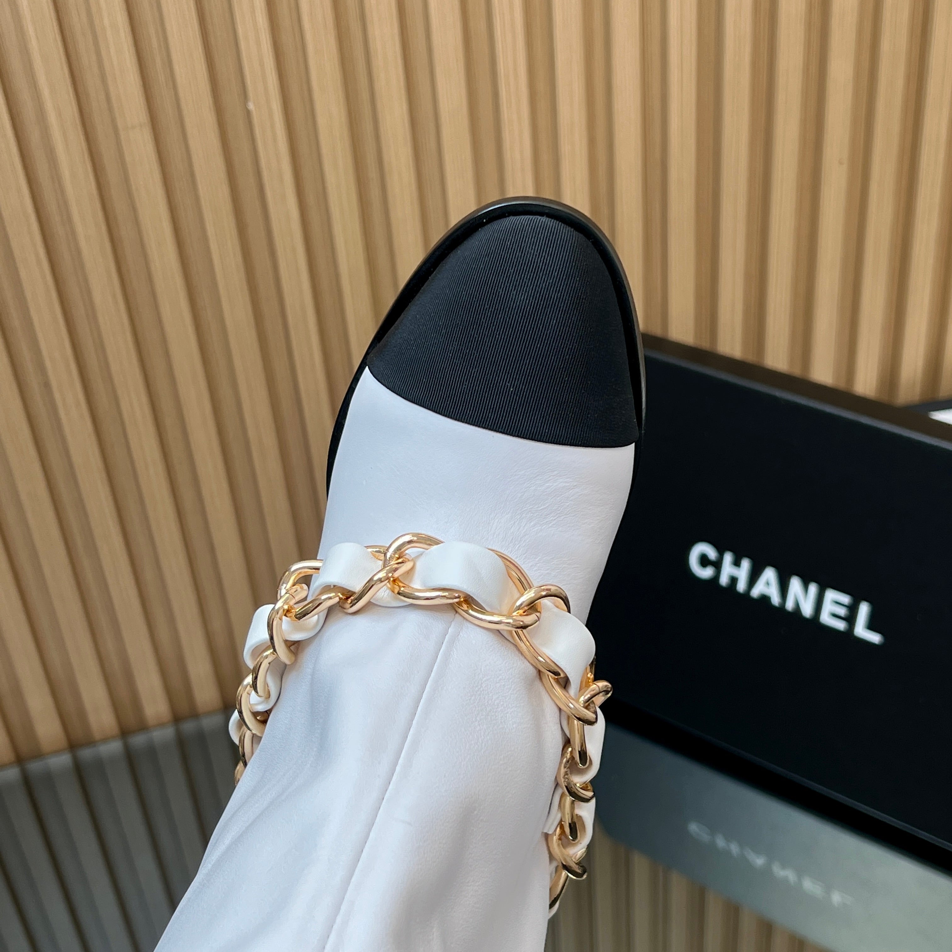 CHANEL 25S KNEE-HIGH HEELED BOOTS 65MM IN WHITE CALFSKIN GOLD HARDWRE