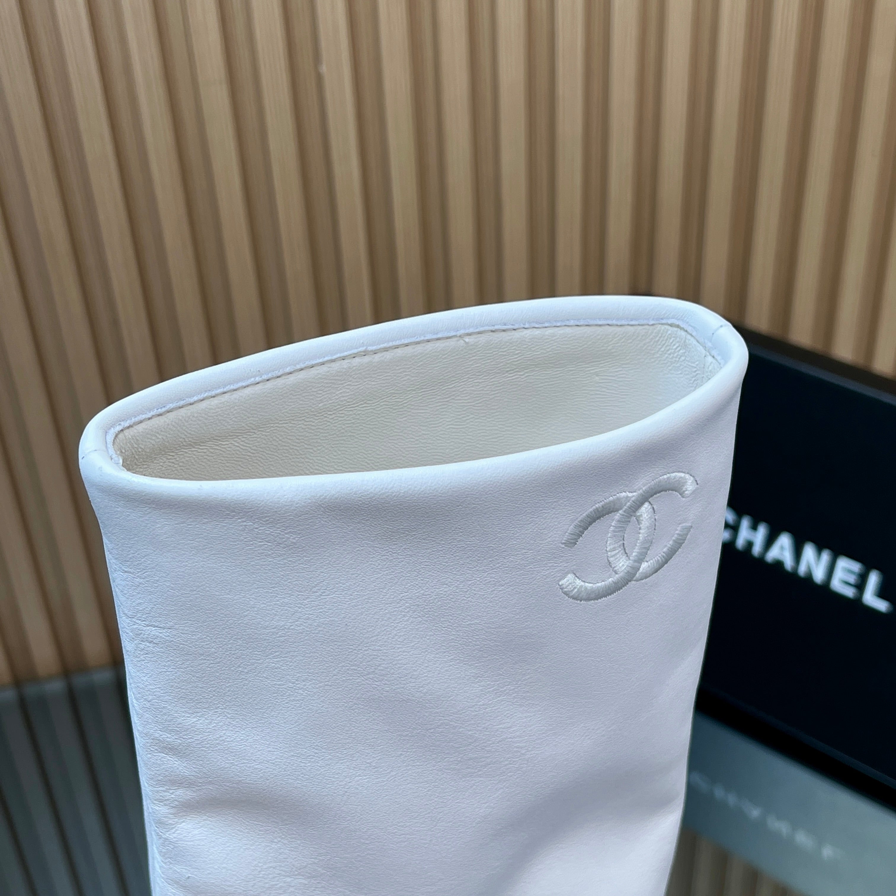 CHANEL 25S KNEE-HIGH HEELED BOOTS 65MM IN WHITE CALFSKIN GOLD HARDWARE