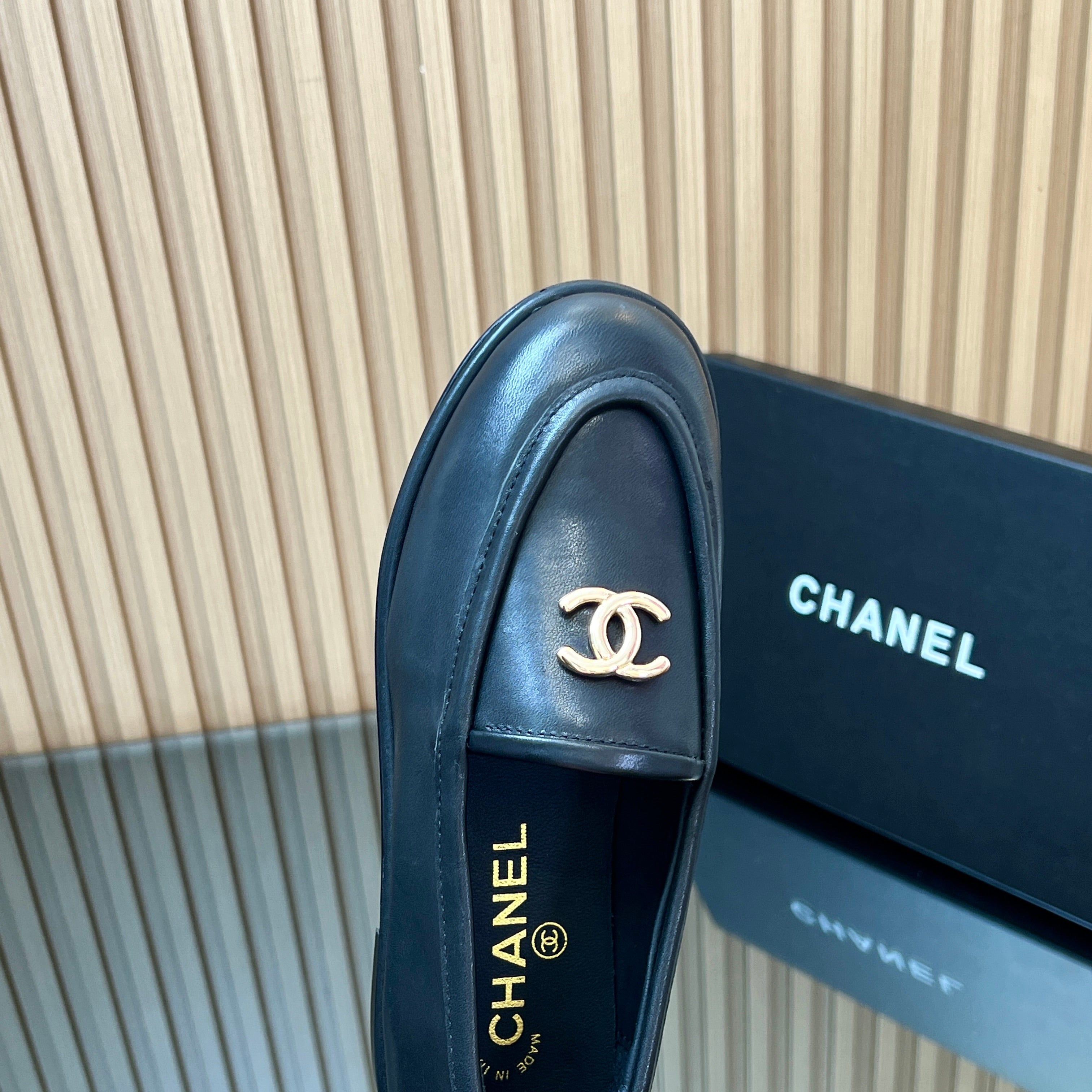 CHANEL 25S TEDDY LOAFER 15MM IN BLACK CALFSKIN GOLD HARDWARE