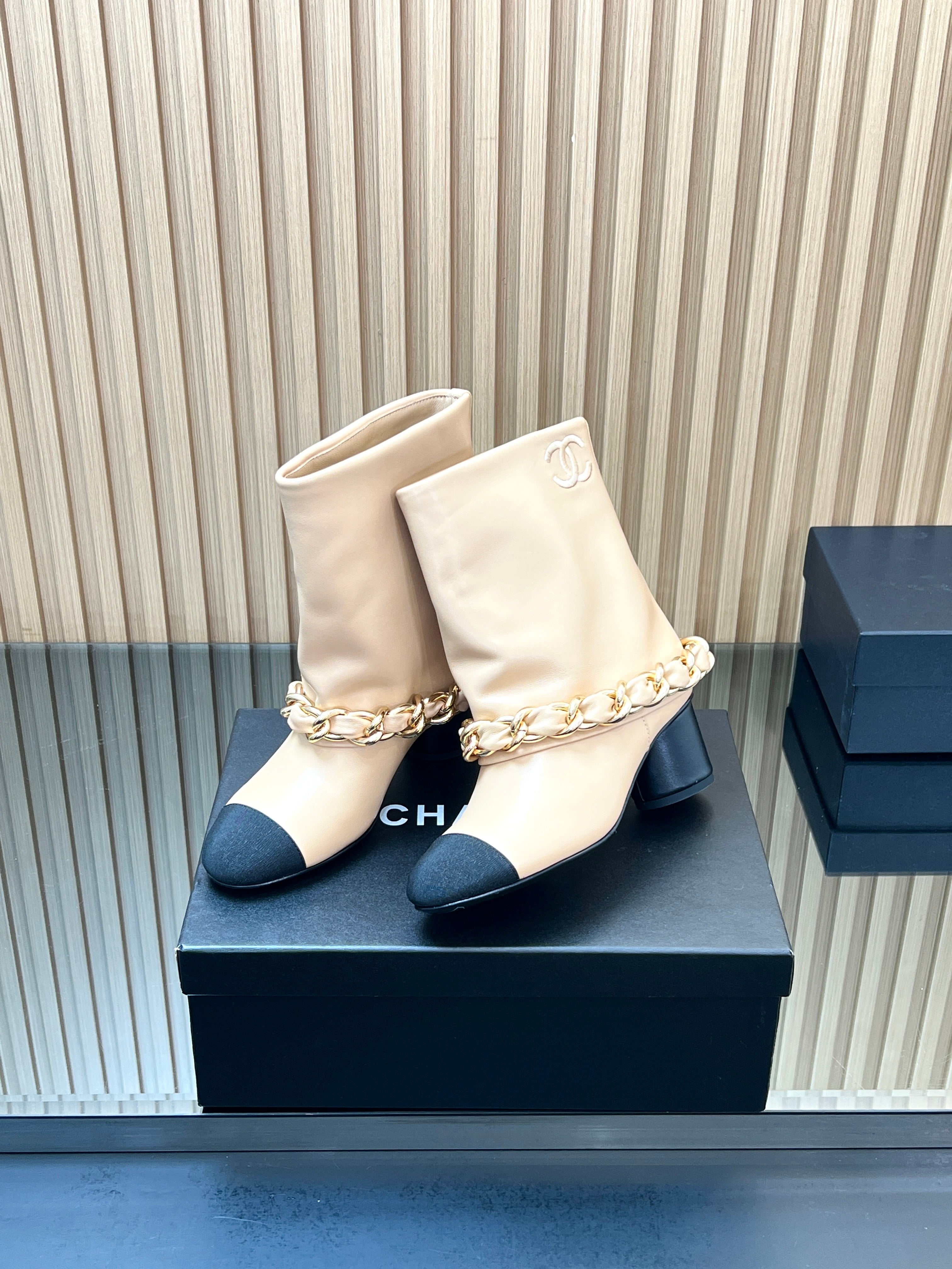 CHANEL 25S LOW BOOTS 65MM IN BEIGE CALFSKIN GOLD HARDWARE