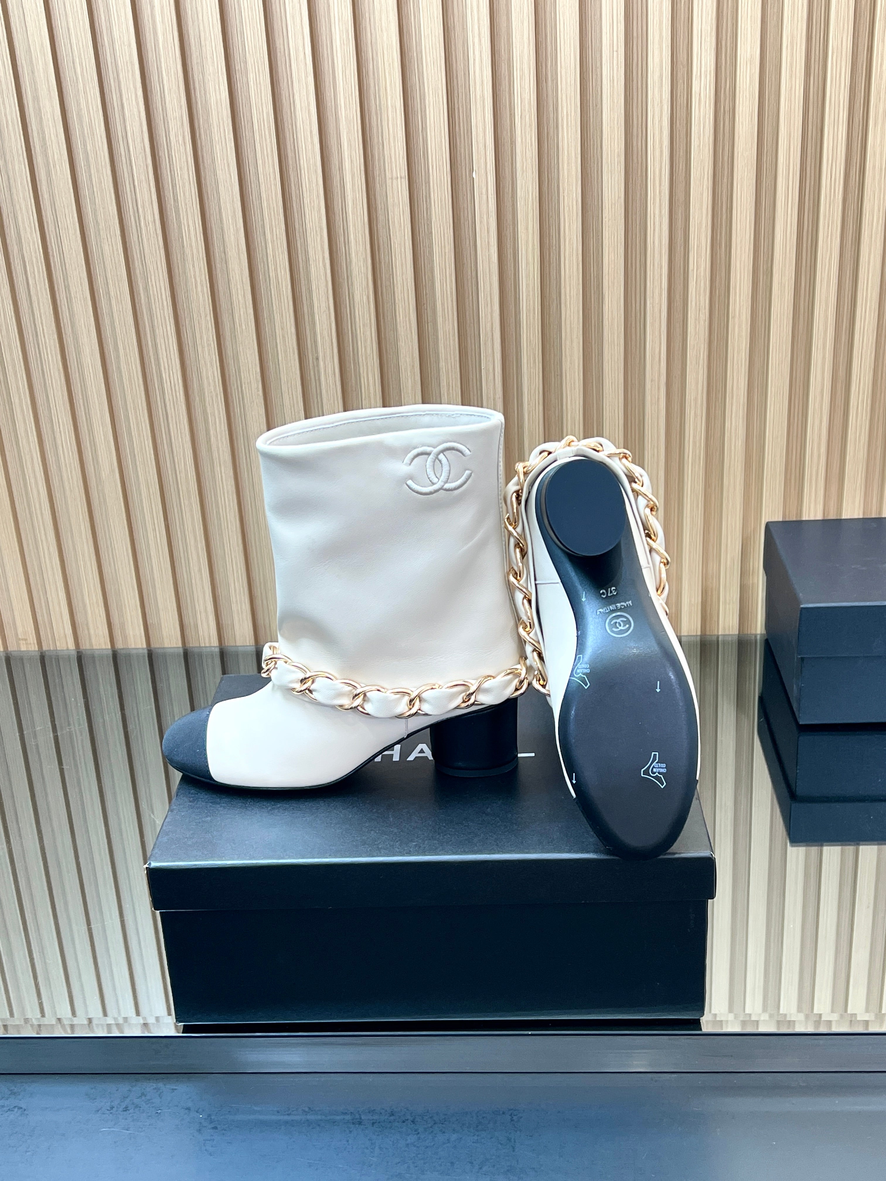 CHANEL 25S LOW BOOTS 65MM IN WHITE CALFSKIN GOLD HARDWARE