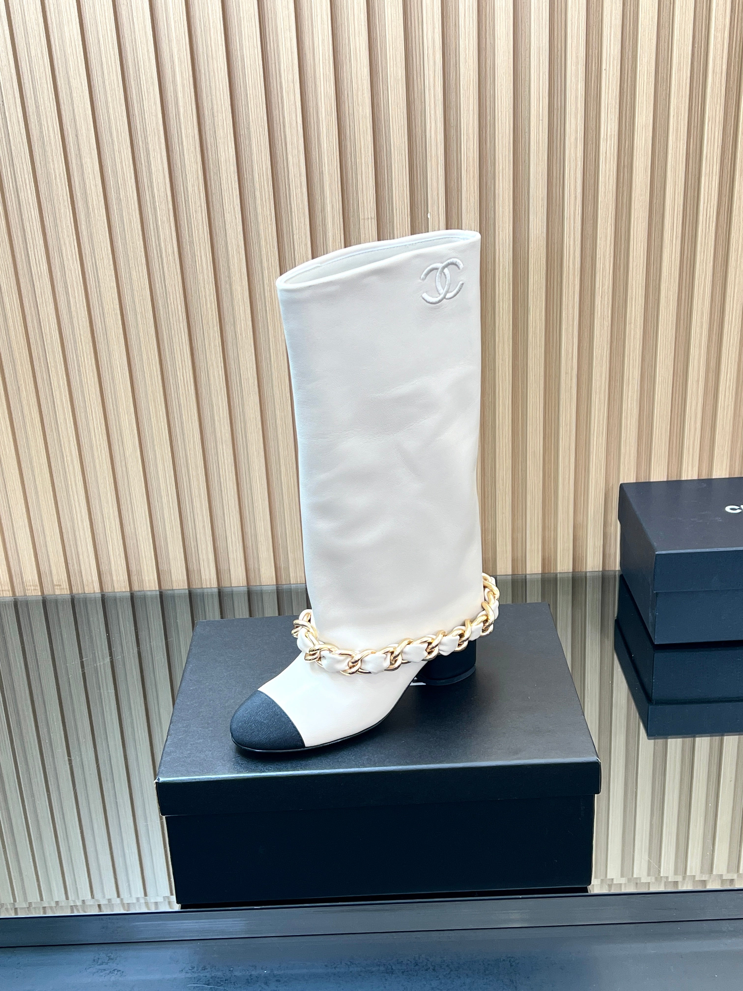 CHANEL 25S HIGH BOOTS 65MM IN WHITE CALFSKIN GOLD HARDWRE