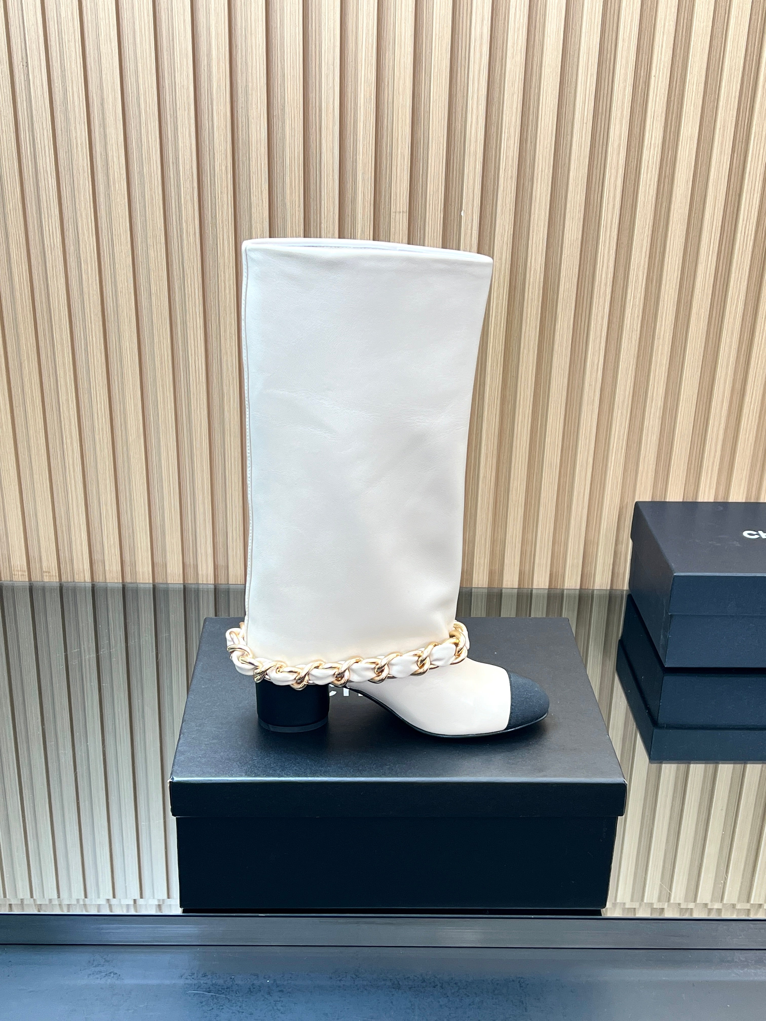 CHANEL 25S HIGH BOOTS 65MM IN WHITE CALFSKIN GOLD HARDWRE