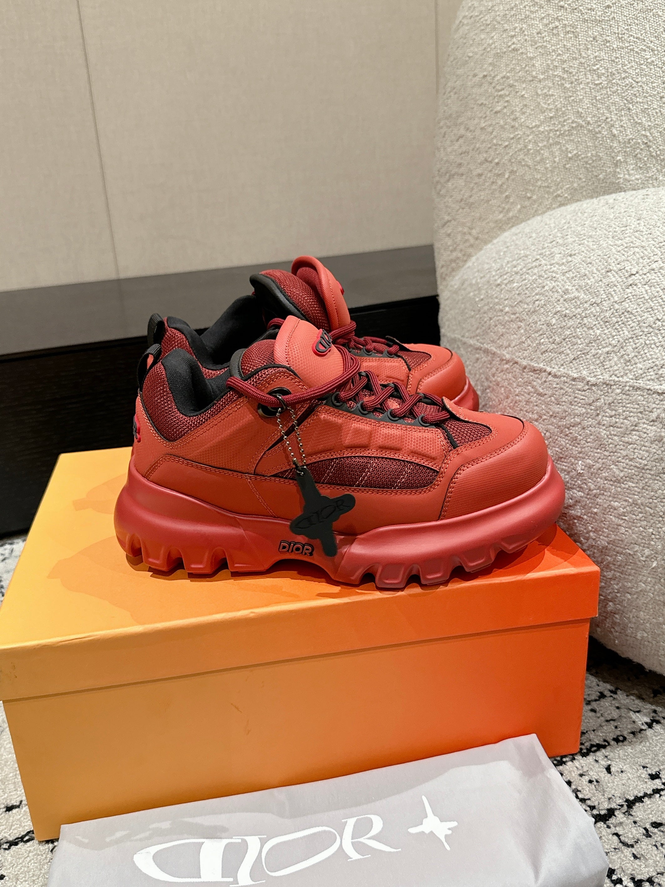 DIOR SNEAKER IN RUBY RED CALFSKIN AND BREATHABLE MESH 175307
