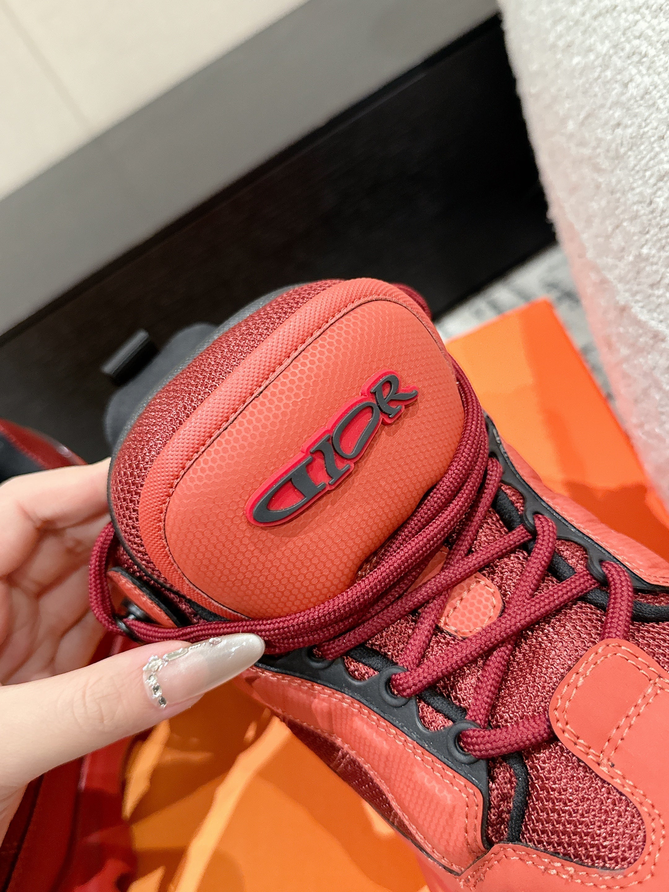 DIOR SNEAKER IN RUBY RED CALFSKIN AND BREATHABLE MESH 175307