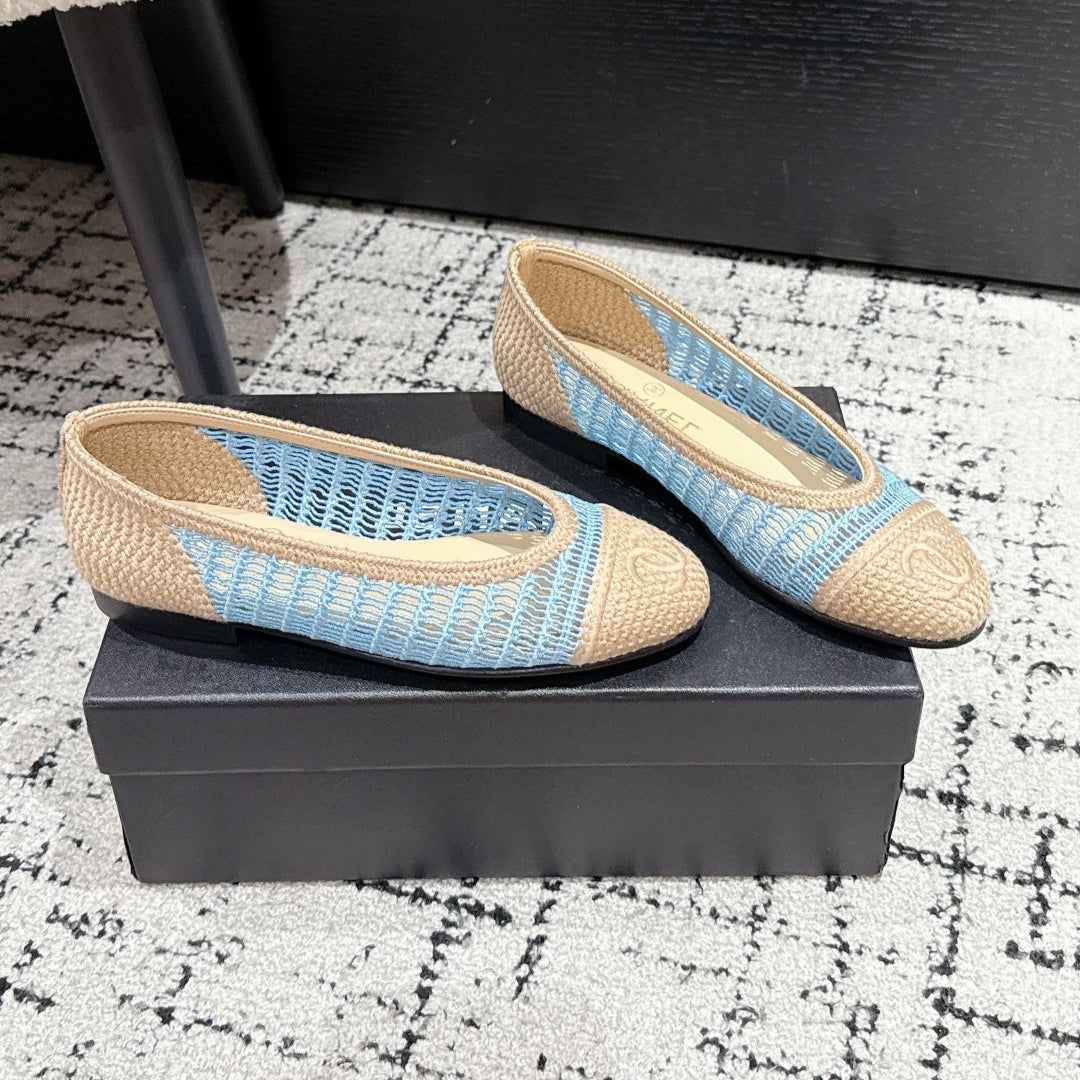 CHANEL BALLET FLAT 25S IN BLUE AND BEIGE RAFFIA