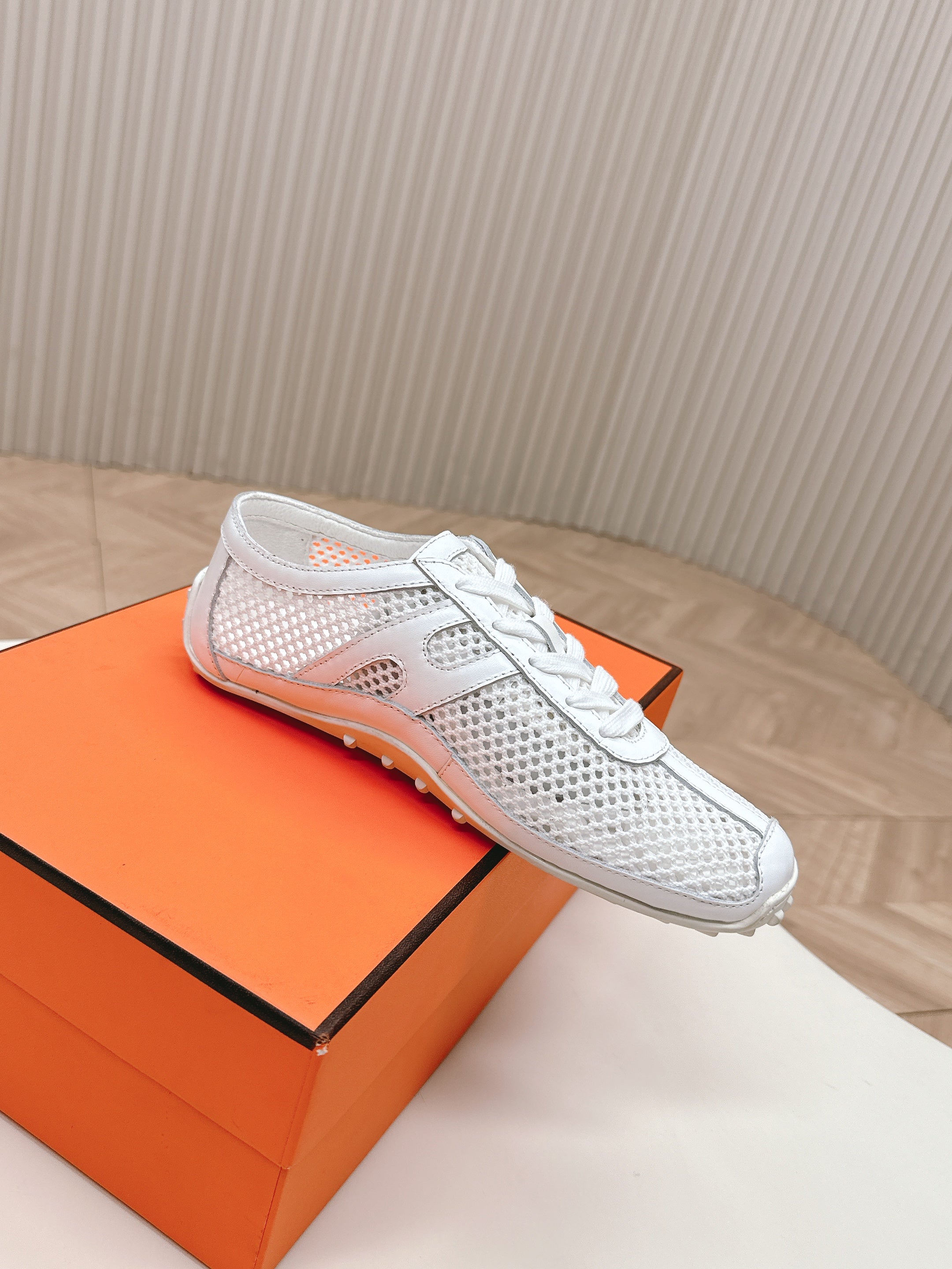 HERMES KIGA SNEAKER IN WHITE CROCHET KNIT AND CALFSKIN