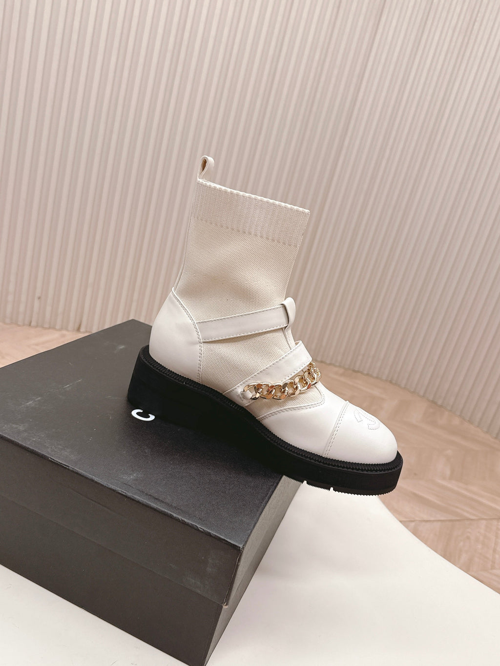 CHANEL ANKLE BOOTS 25S IN CREAM WHITE LAMBSKIN AND FABRIC WITH GOLD HARDWARE