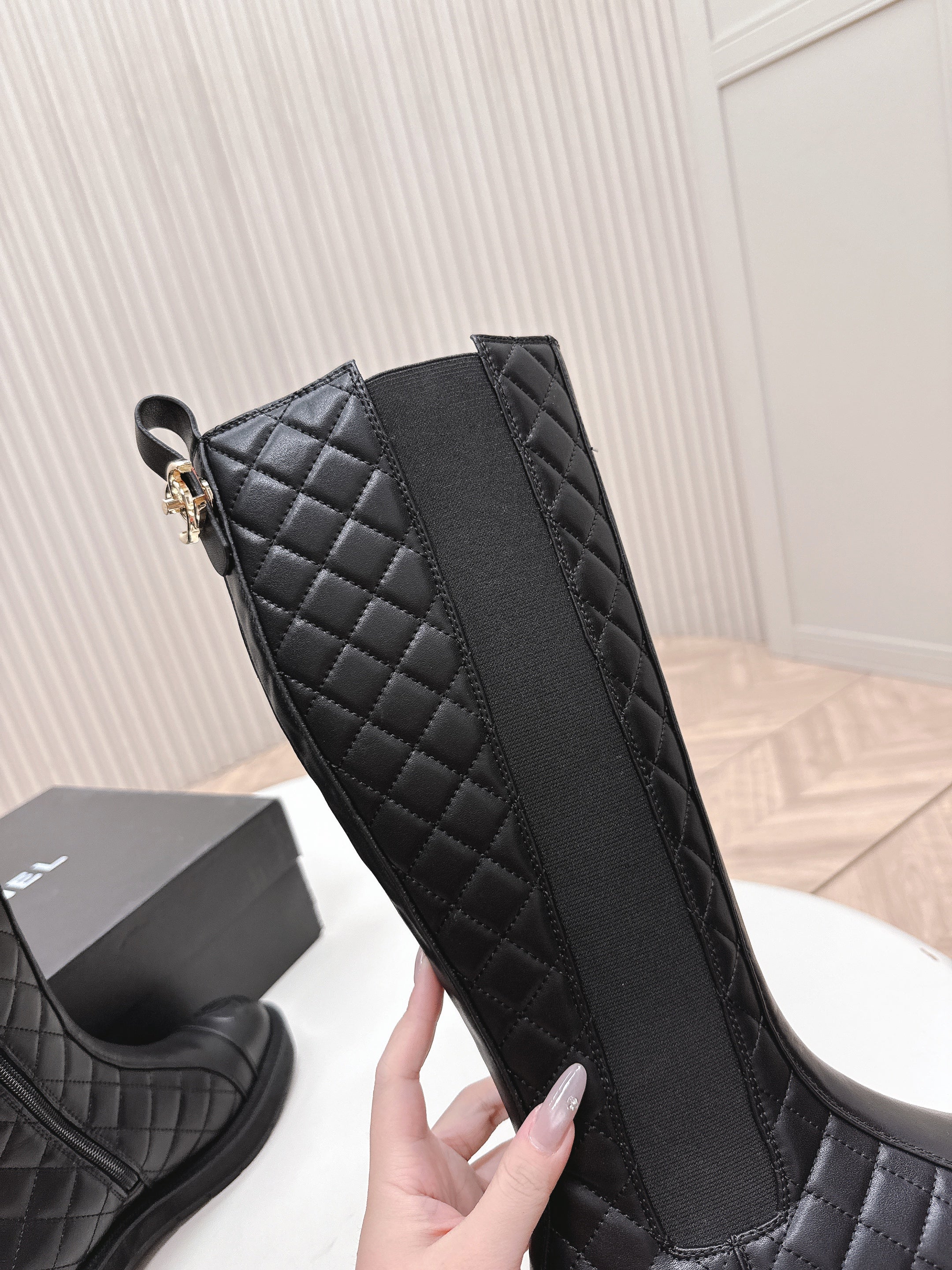 CHANEL KNEE-HIGH BOOTS 25S IN BLACK LAMBSKIN