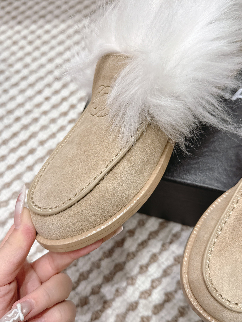 CHANEL 25S LOAFERS MOASIN IN BEIGE SUEDE WITH WHITE MINK FUR LINING