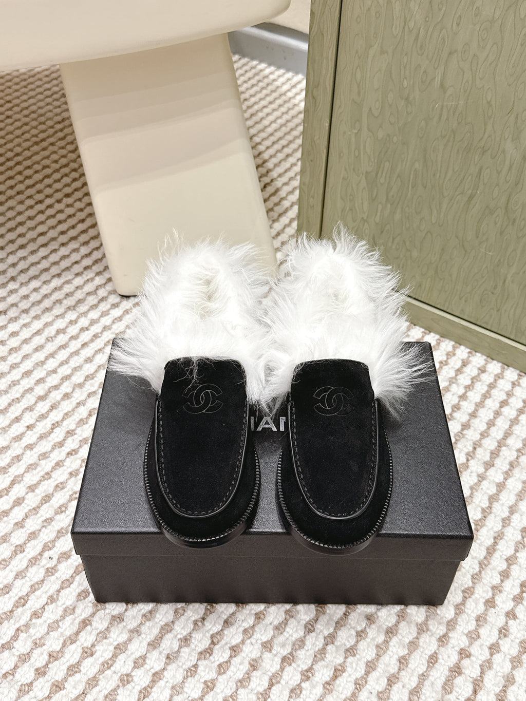 CHANEL 25S LOAFERS MOASIN IN BLACK SUEDE WITH WHITE MINK FUR LINING