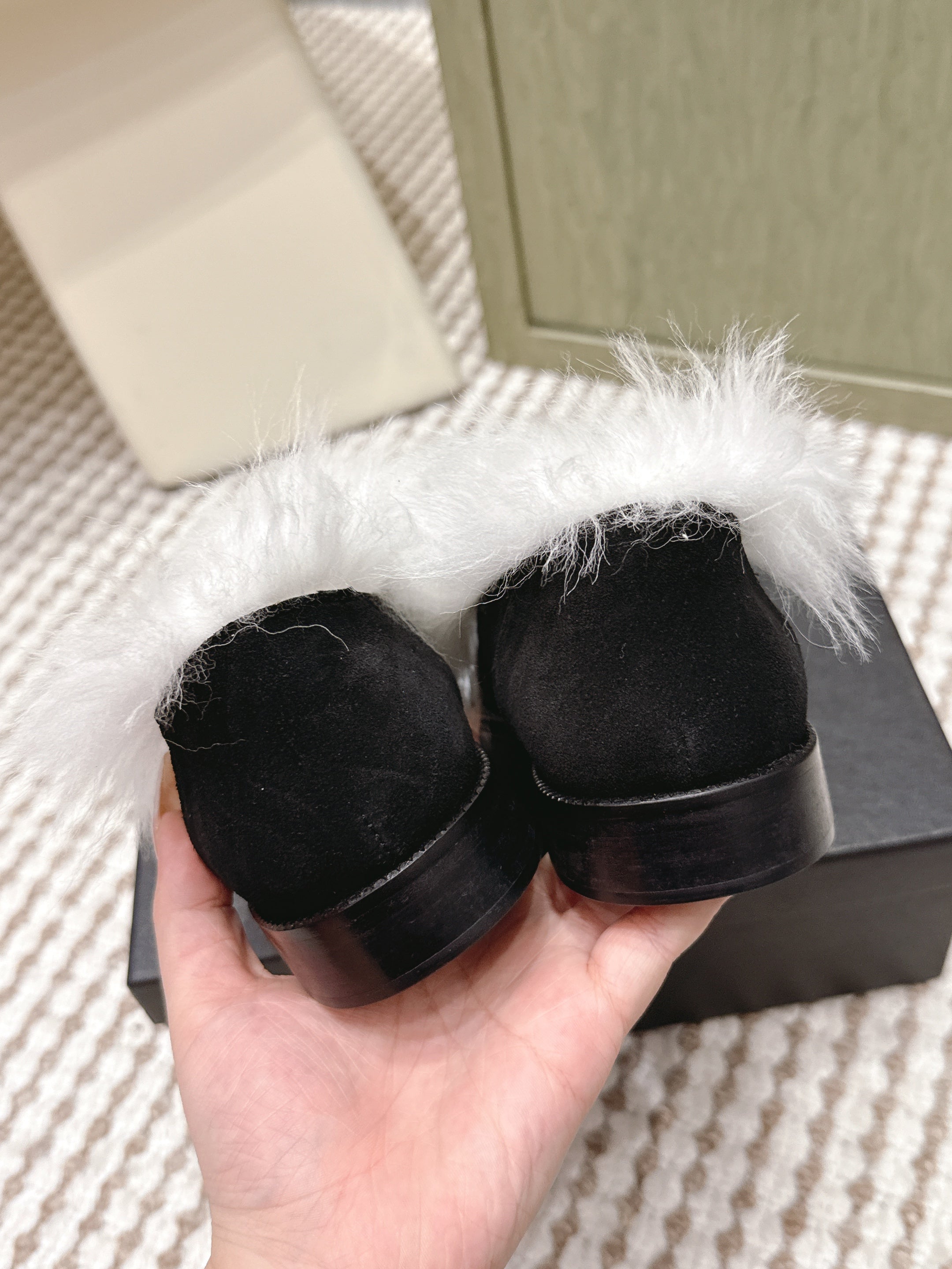 CHANEL 25S LOAFERS MOASIN IN BLACK SUEDE WITH WHITE MINK FUR LINING