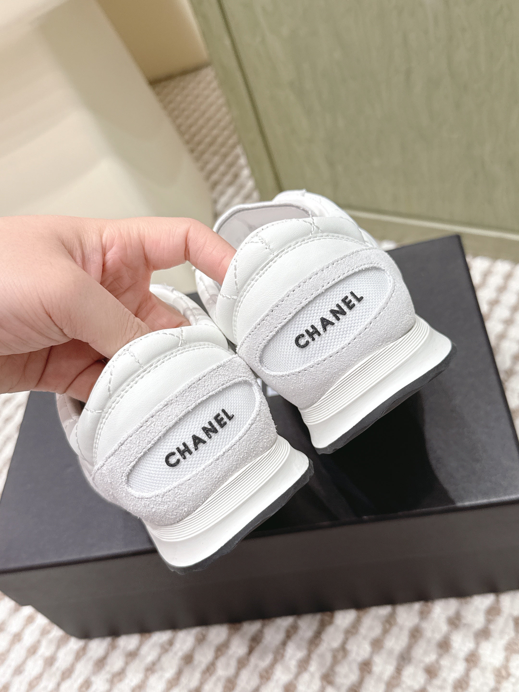 CHANEL 25S SNEAKERS IN WHITE CALFSKIN AND SUEDE