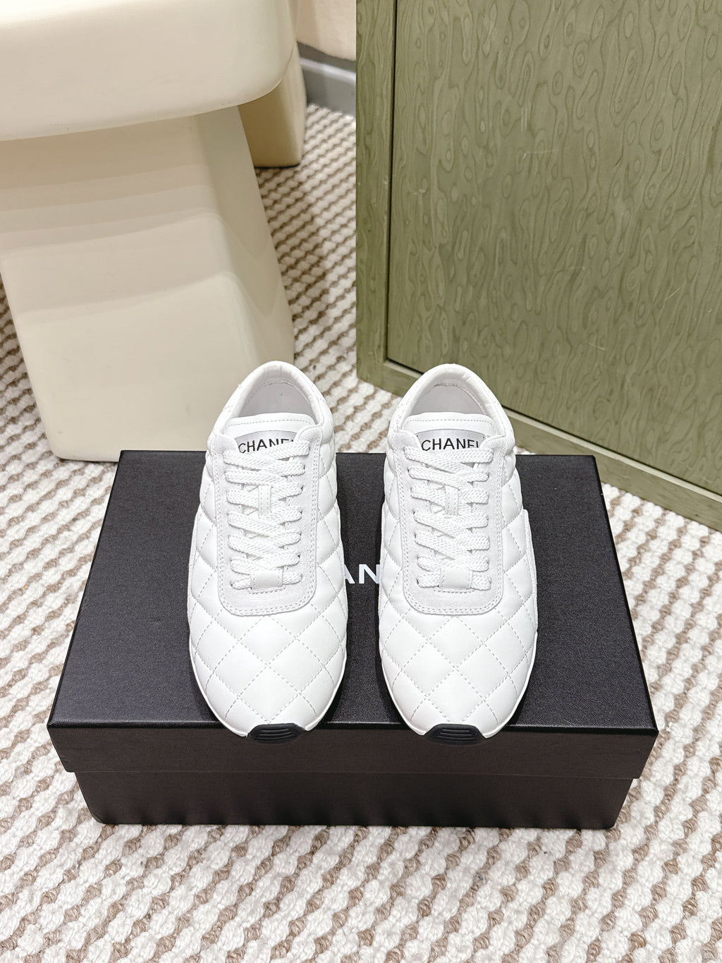CHANEL 25S SNEAKERS IN WHITE CALFSKIN AND SUEDE