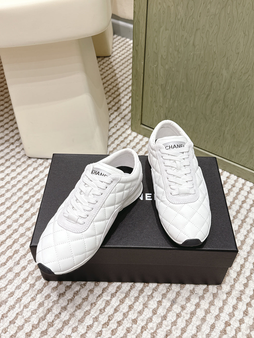 CHANEL 25S SNEAKERS IN WHITE CALFSKIN AND SUEDE