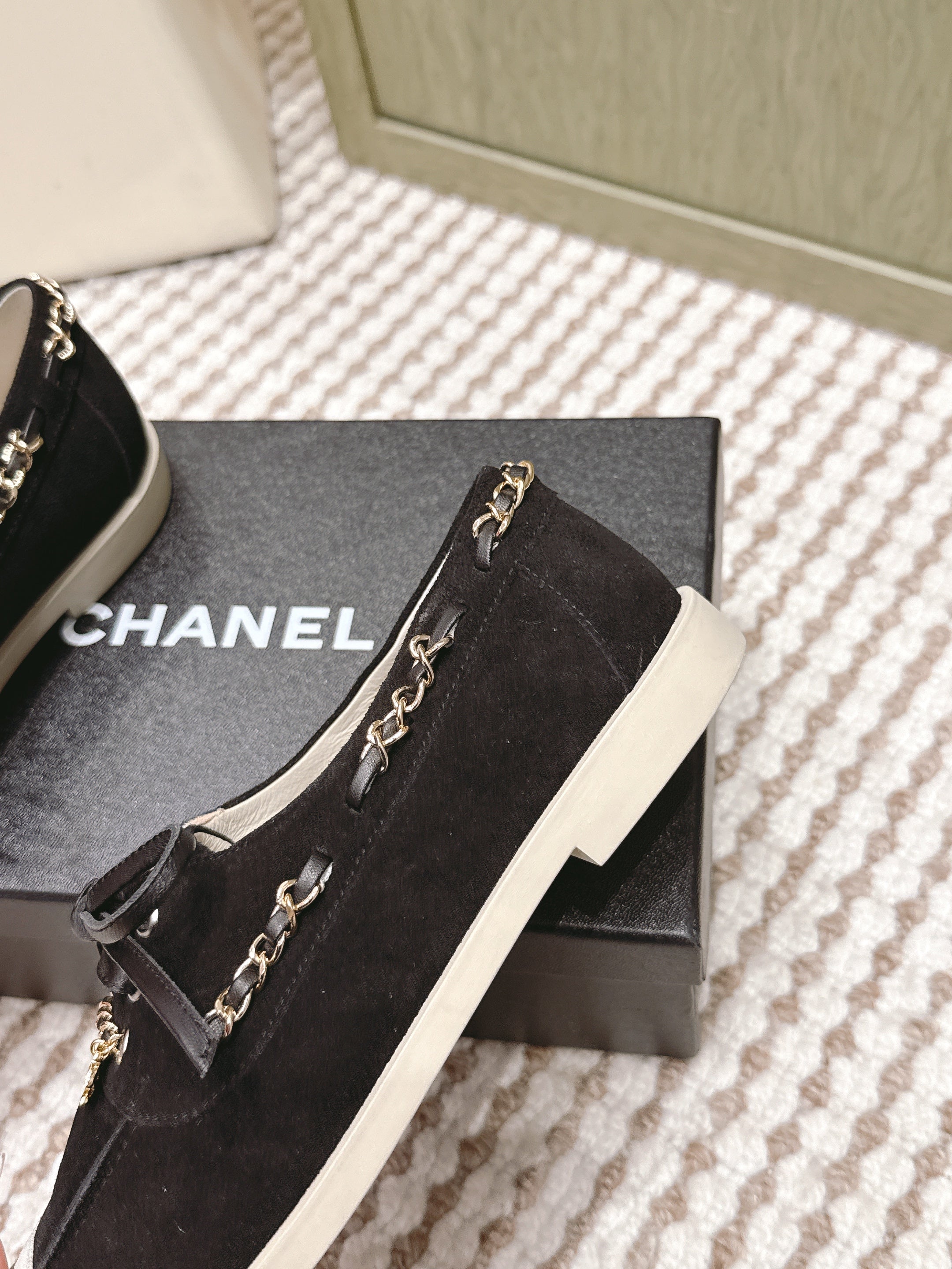 CHANEL 25S MOASINS IN BLACK AND LIGHT GREY SUEDE