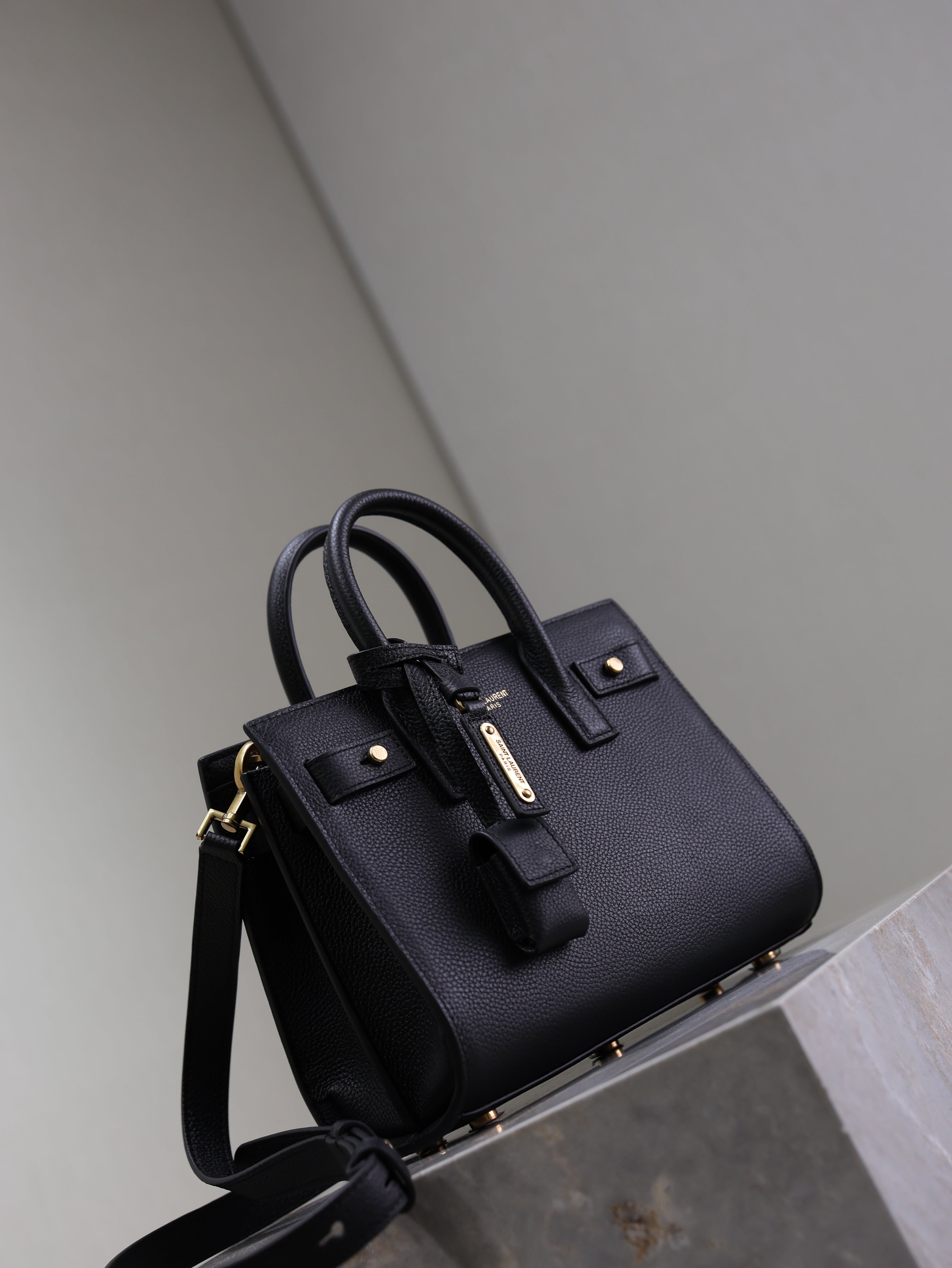 YSL 25S SAC DE JOUR 22 IN BLACK SUPPLE GRAINED CALFSKIN GOLD HARDWRE