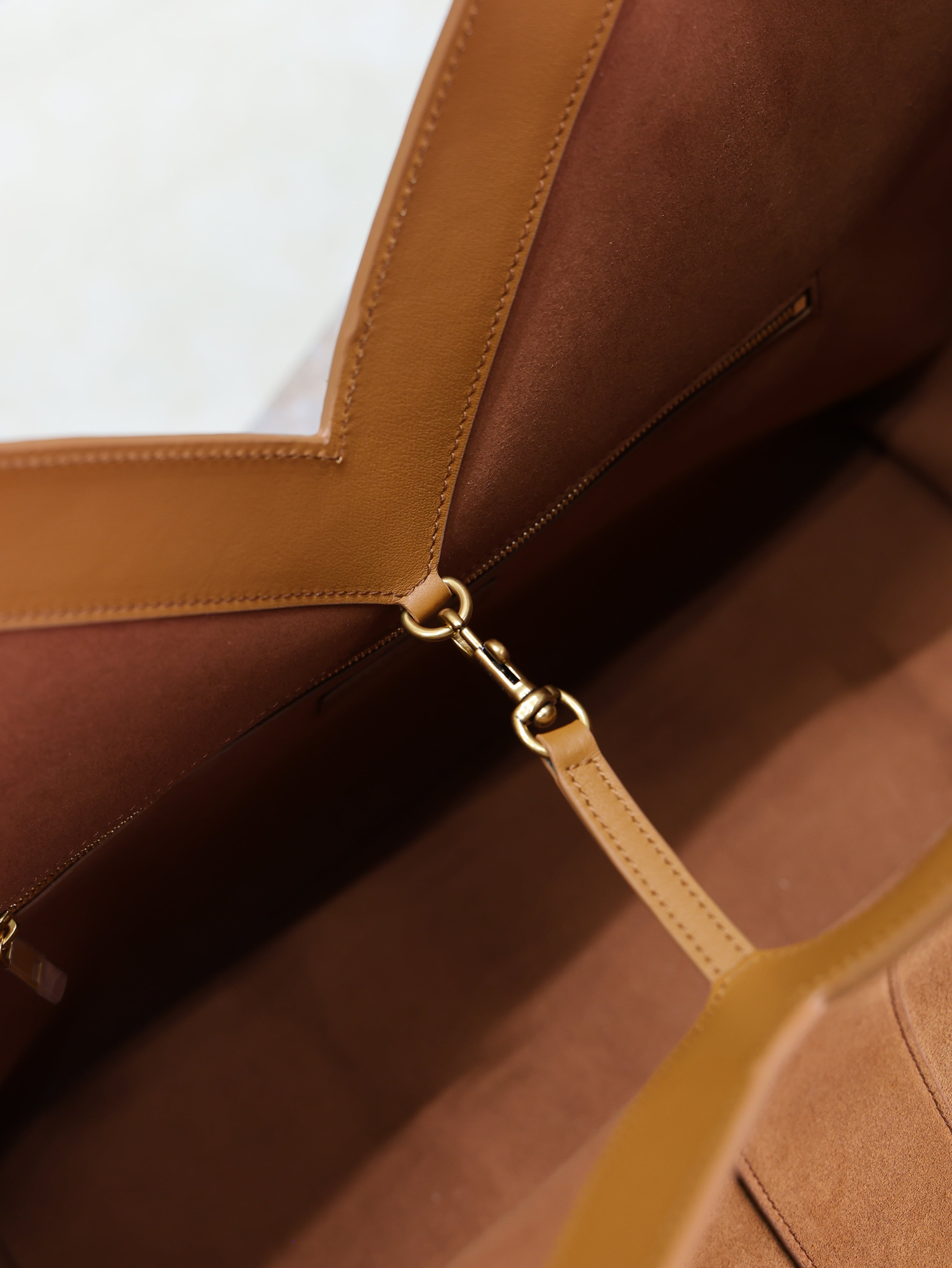 YSL 25S Y MAXI TOTE 50 IN CARAMEL SUEDE GOLD HARDWRE