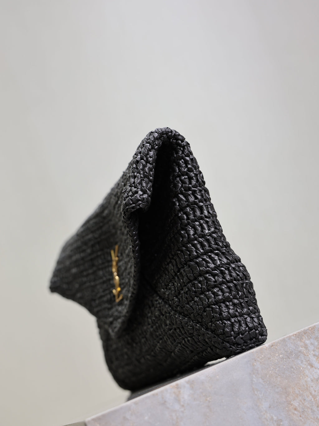 YSL 25S CASSANDRE LARGE ENVELOPE POUCH 29 IN BLACK RAFFIA GOLD HARDWRE