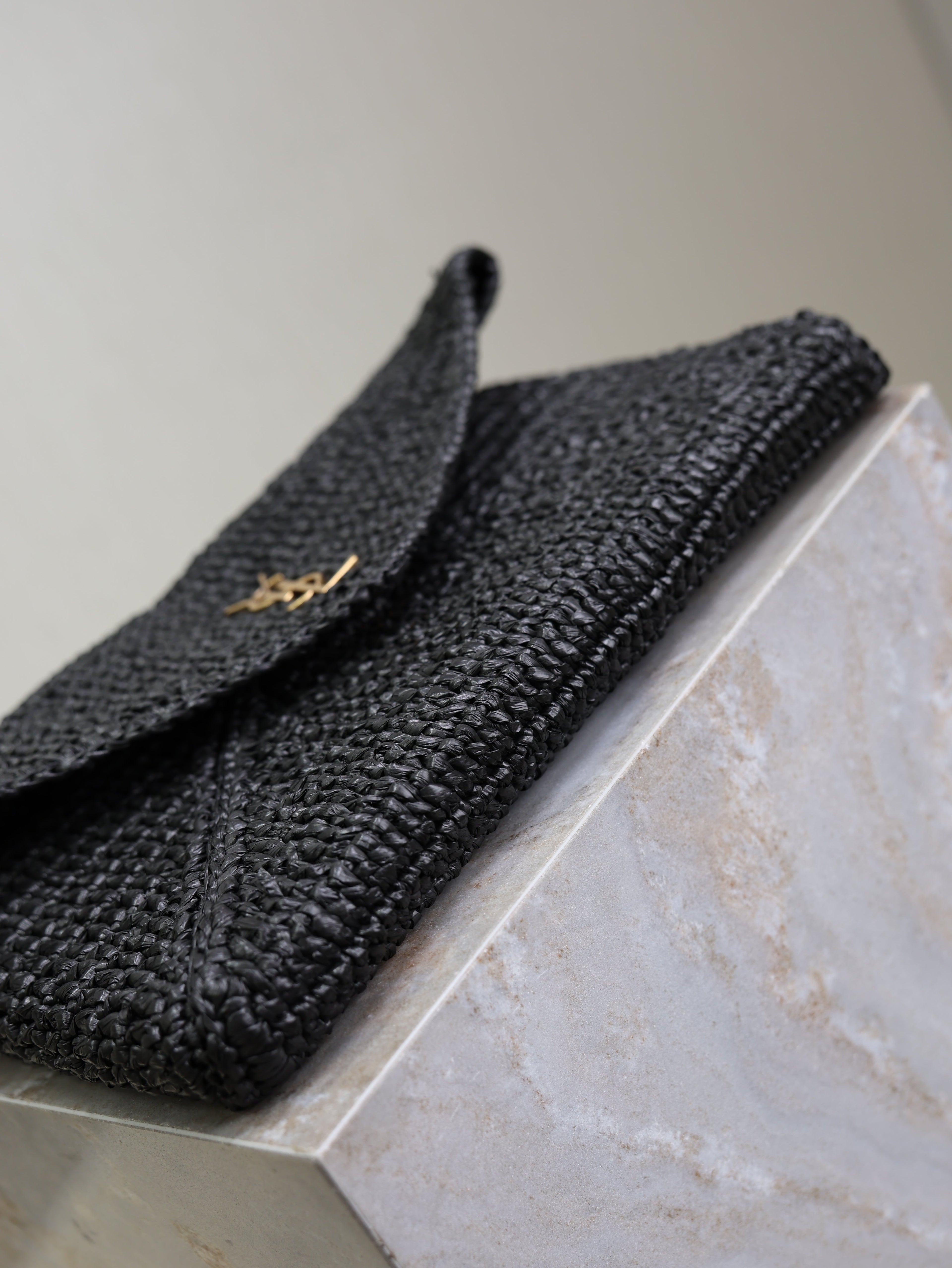 YSL 25S CASSANDRE LARGE ENVELOPE POUCH 29 IN BLACK RAFFIA GOLD HARDWRE