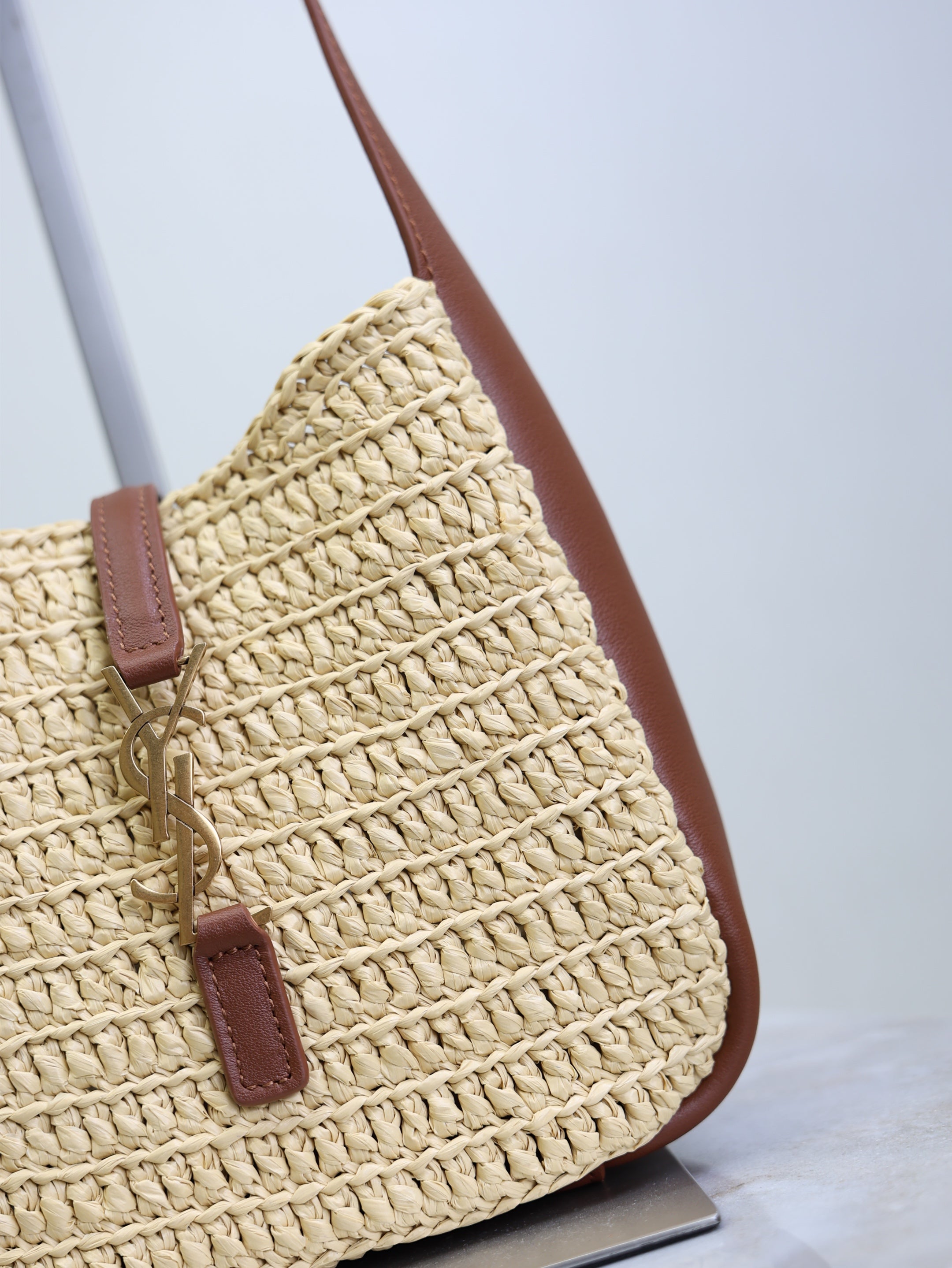 YSL 25S LE 5 À 7 SUPPLE BABY 16 IN RAFFIA AND CALFSKIN GOLD HARDWRE