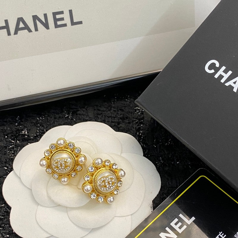 18K  Chanel Pearls Earrings