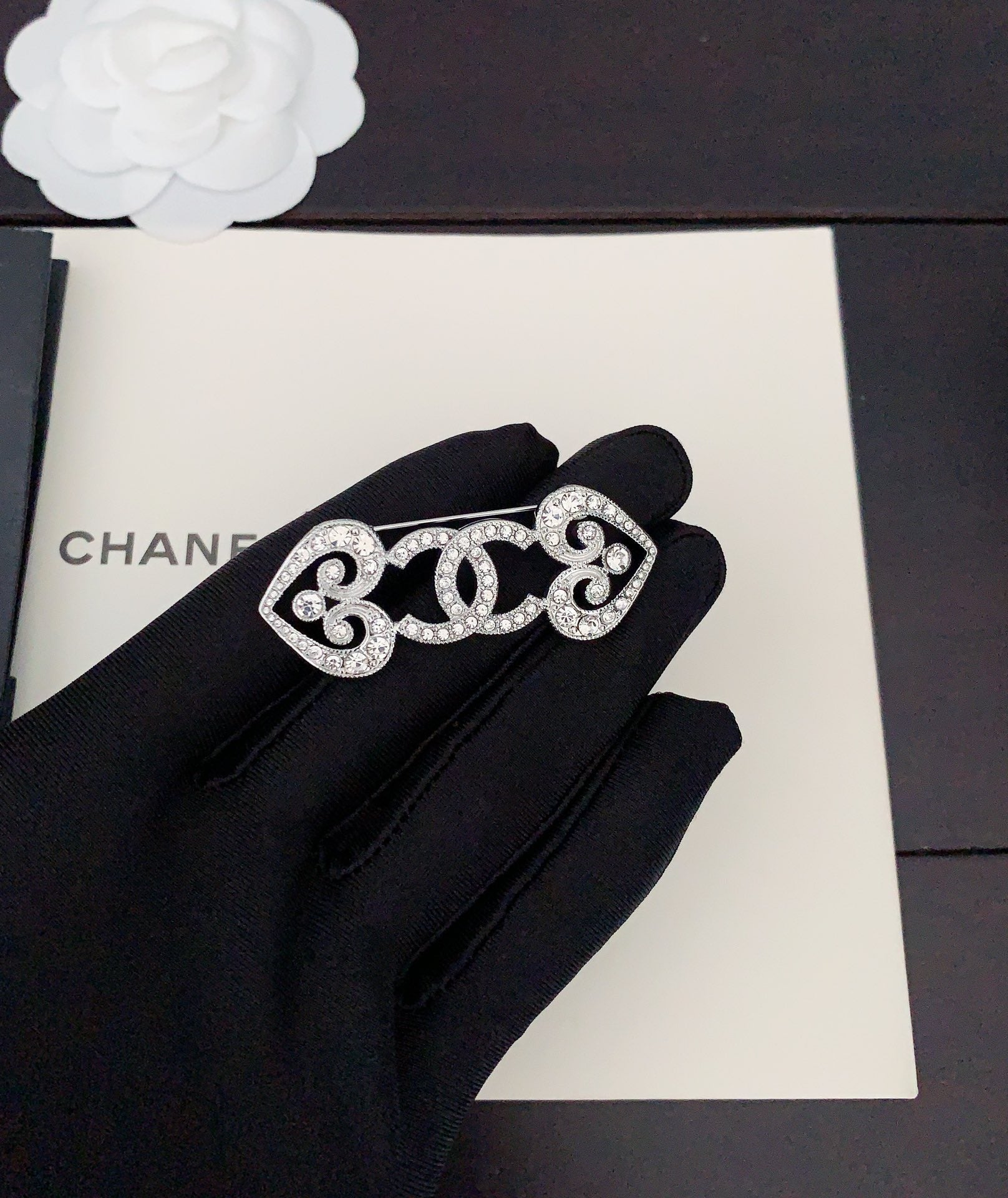 18K  Chanel Heart Brooch