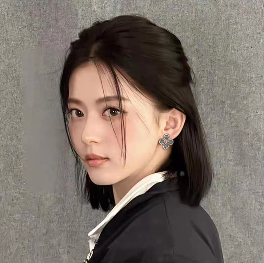 18K  Chanel Flower Crystals Earrings