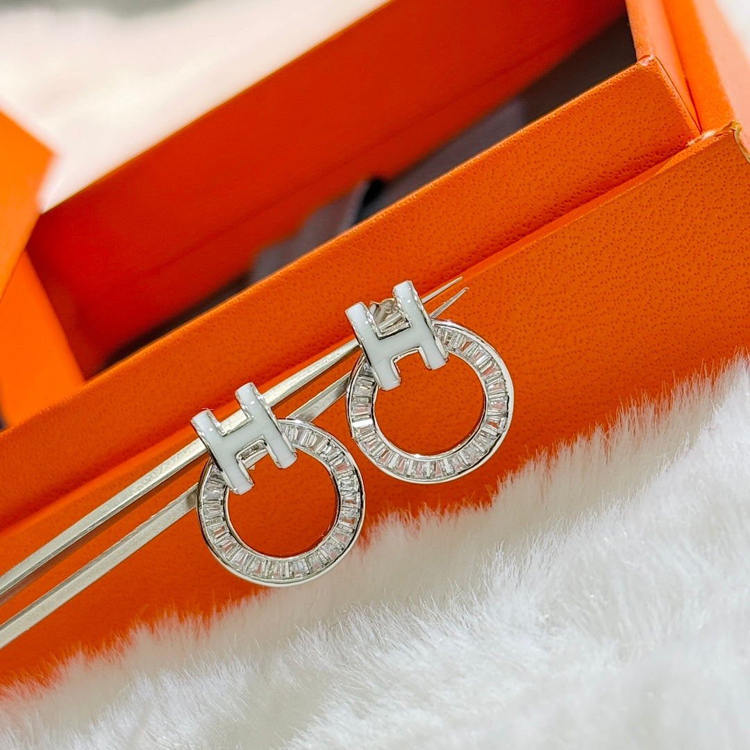 18K Clic Hermes Diamond Earrings