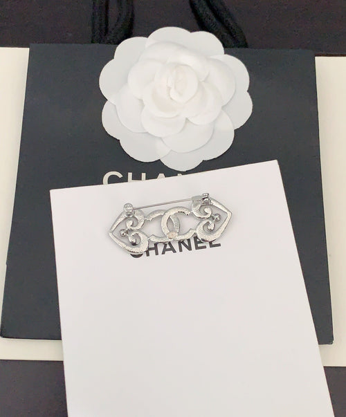 18K  Chanel Heart Brooch
