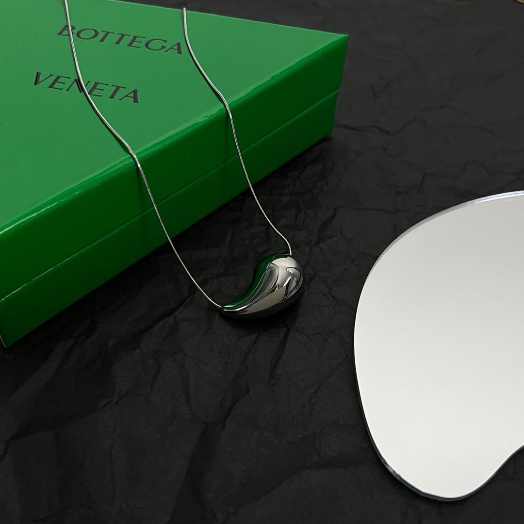 18K BVLGARI Drop Pendant Necklace