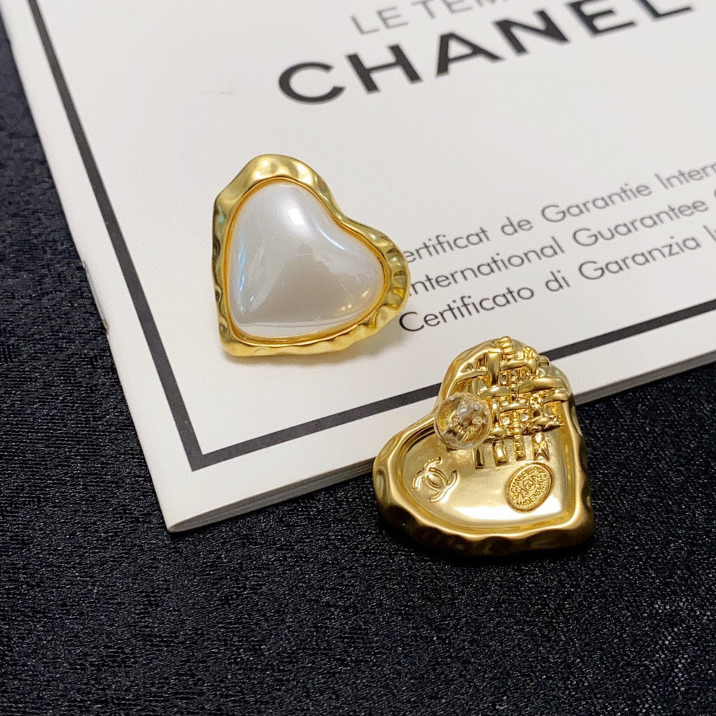18K  Chanel Heart Pearl Earrings