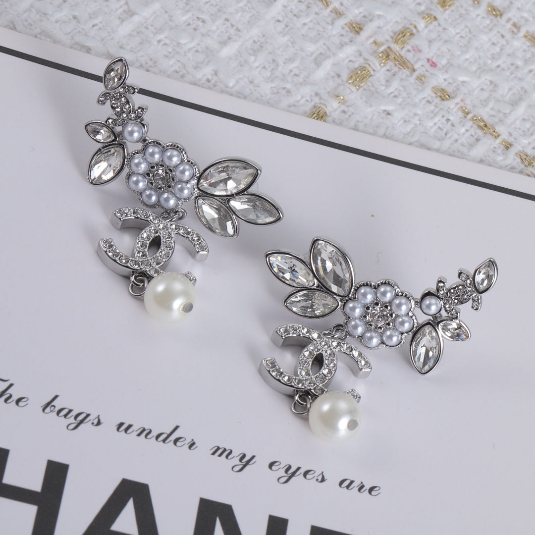 18K  Chanel Flower Crystals Earrings