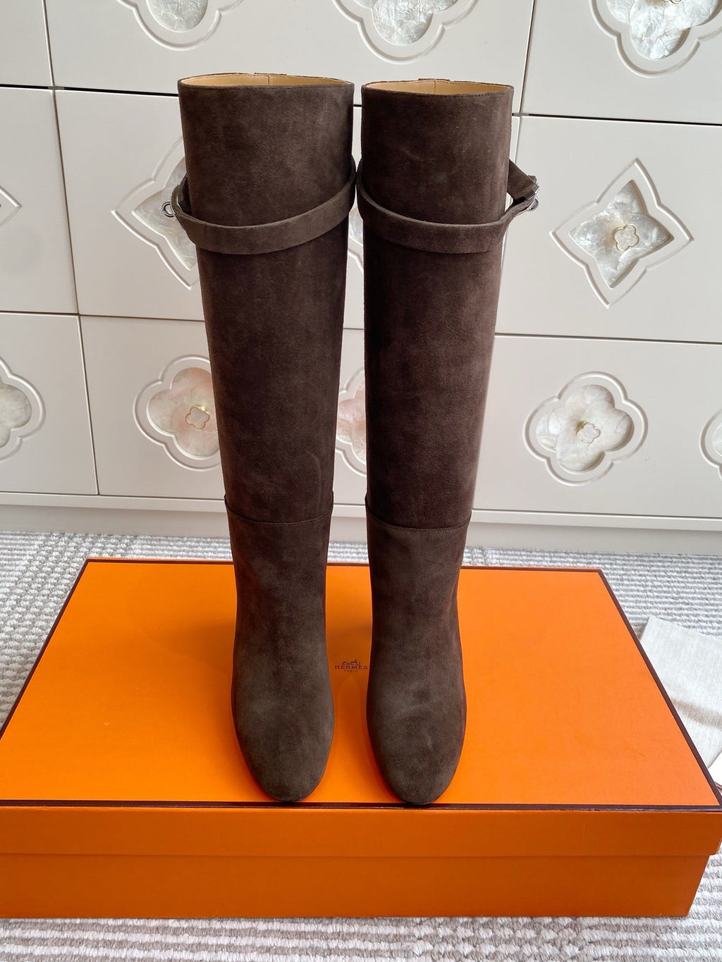 HERMES 25S TALL BOOTS 90 MM IN DARK BROWN SUEDE