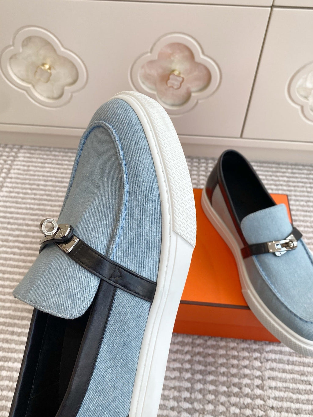 HERMES 25S SLIP-ON IN SKY BLUE CANVAS AND BLACK LAMBSKIN WITH SILVER HARDWARE