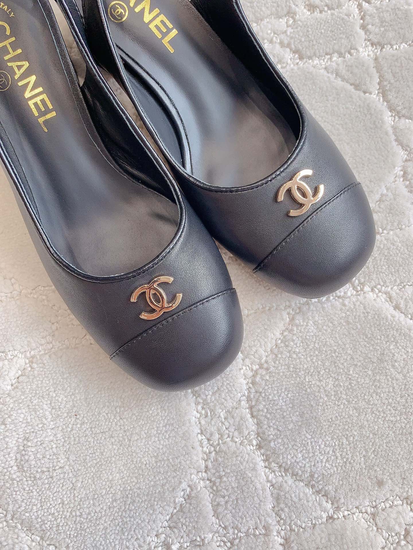 CHANEL SLINGBACKS 45 IN BLACK SHEEPSKIN