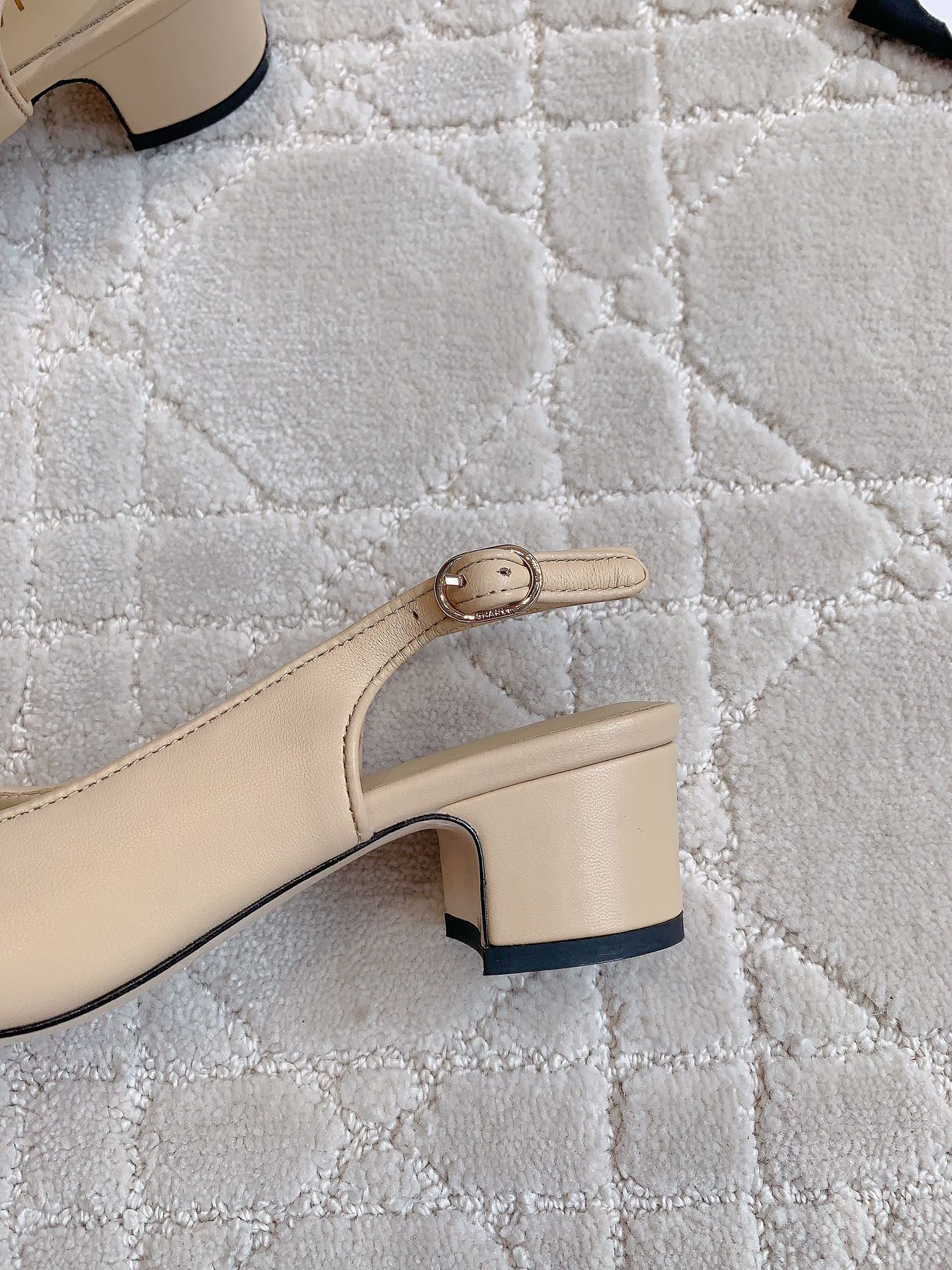 CHANEL SLINGBACKS IN BEIGE CREAM MIX BLACK SHEEPSKIN