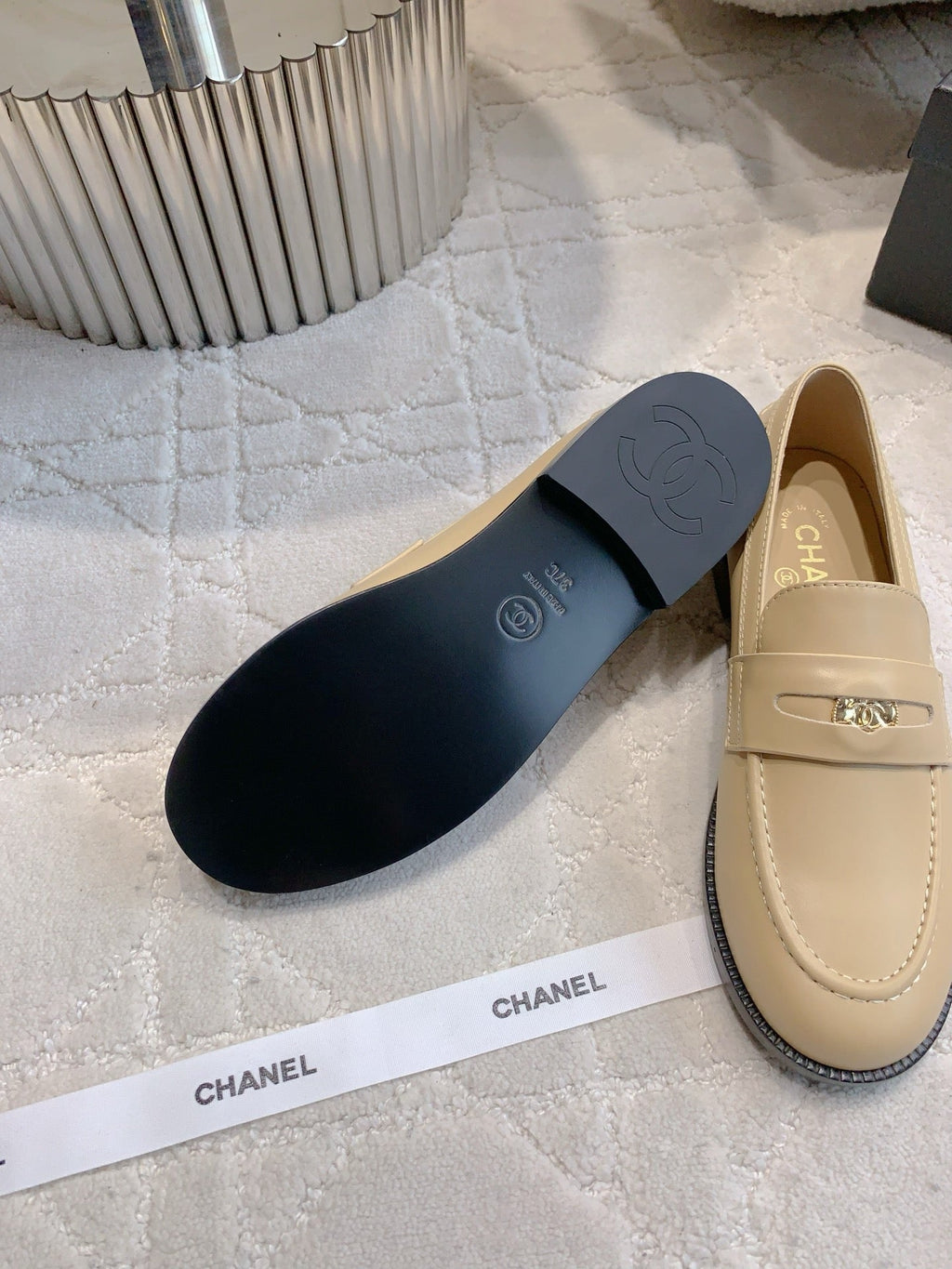 CHANEL 25S MOASINS IN BEIGE CALFSKIN GOLD HARDWARE