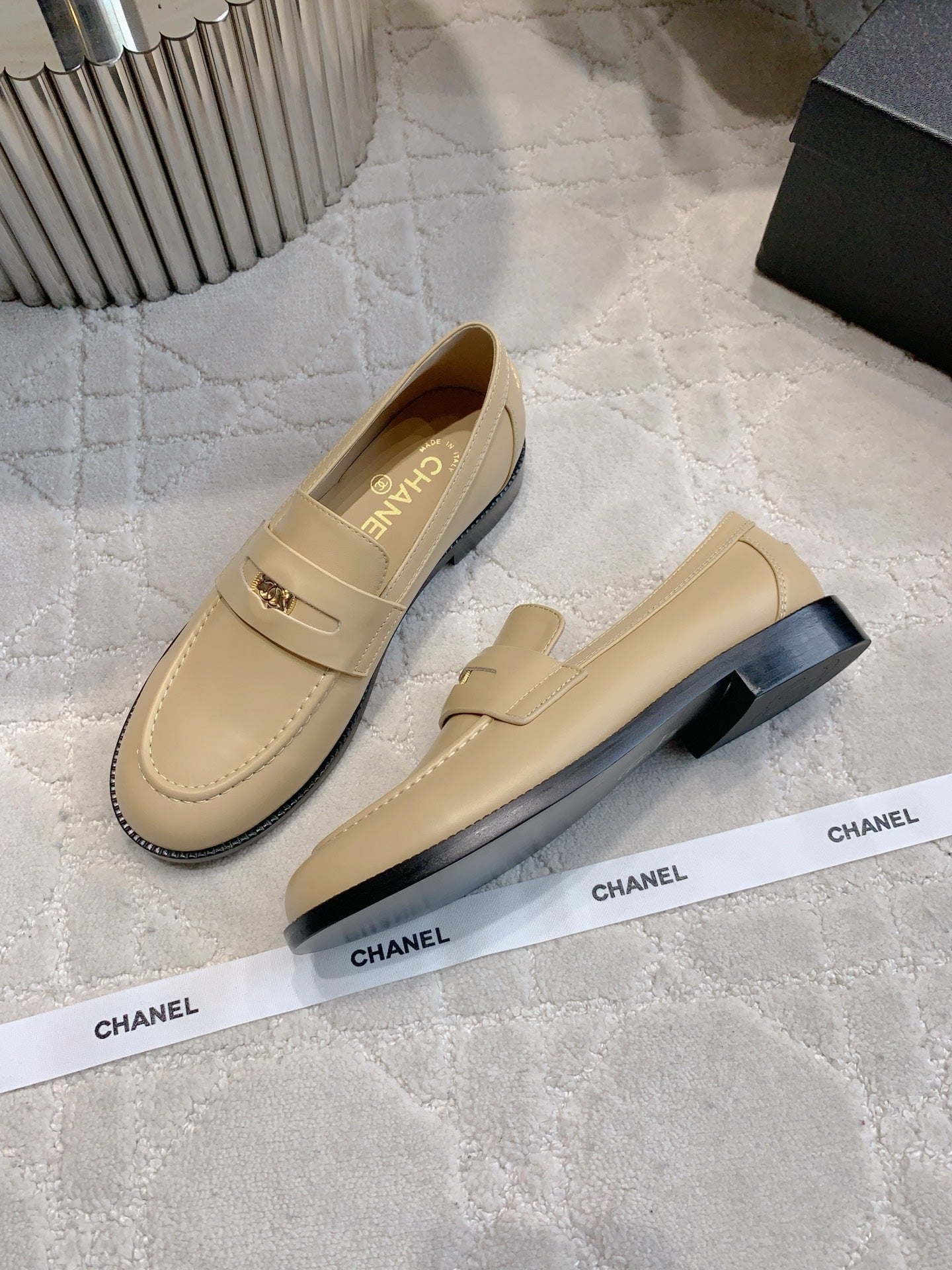 CHANEL 25S MOASINS IN BEIGE CALFSKIN GOLD HARDWARE