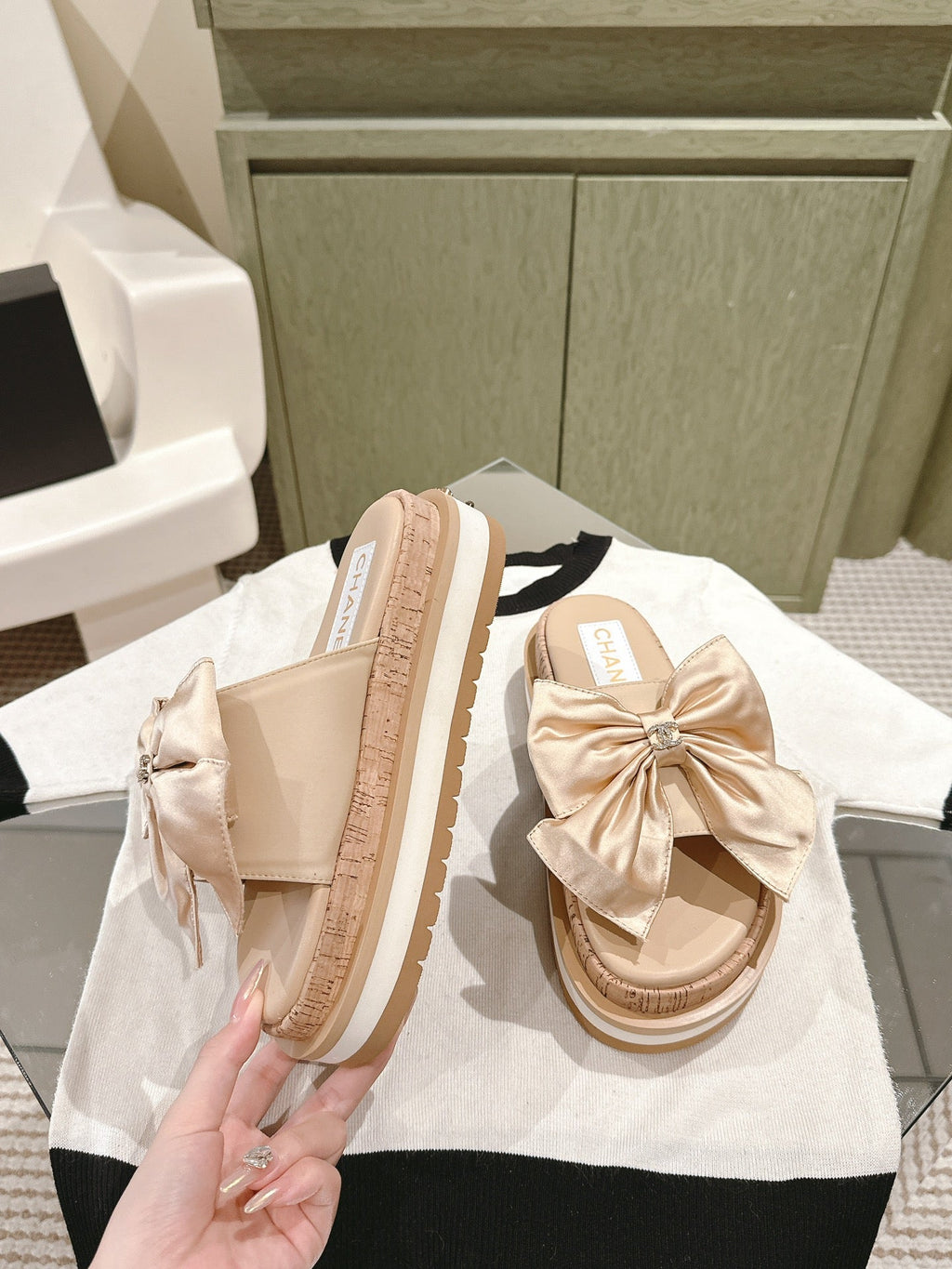 CHANEL SLIPPERS WITH SILK BOW IN BEIGE ALMOND COWHIDE