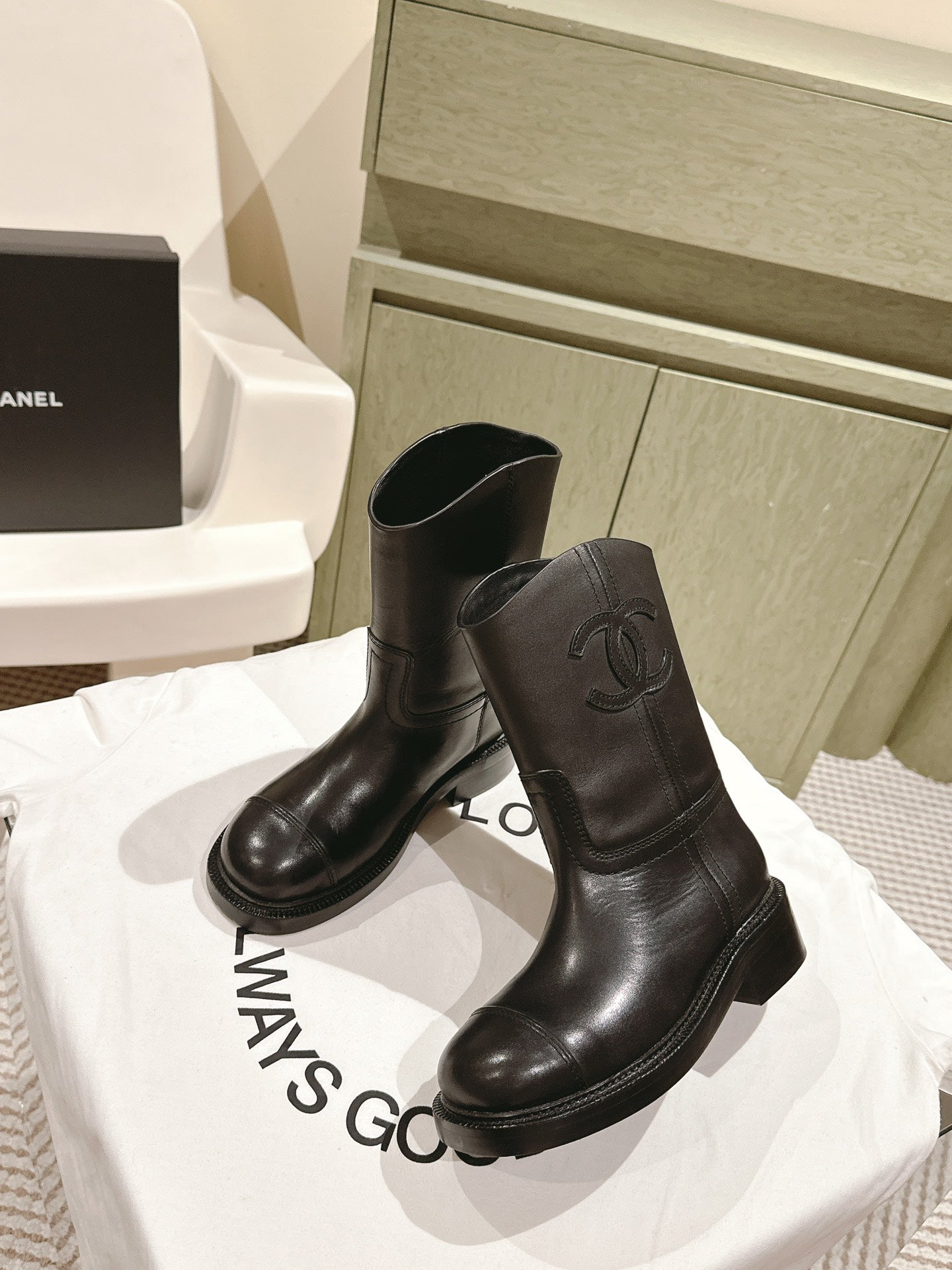 CHANEL SHORT BOOTS BLACK CALFSKIN