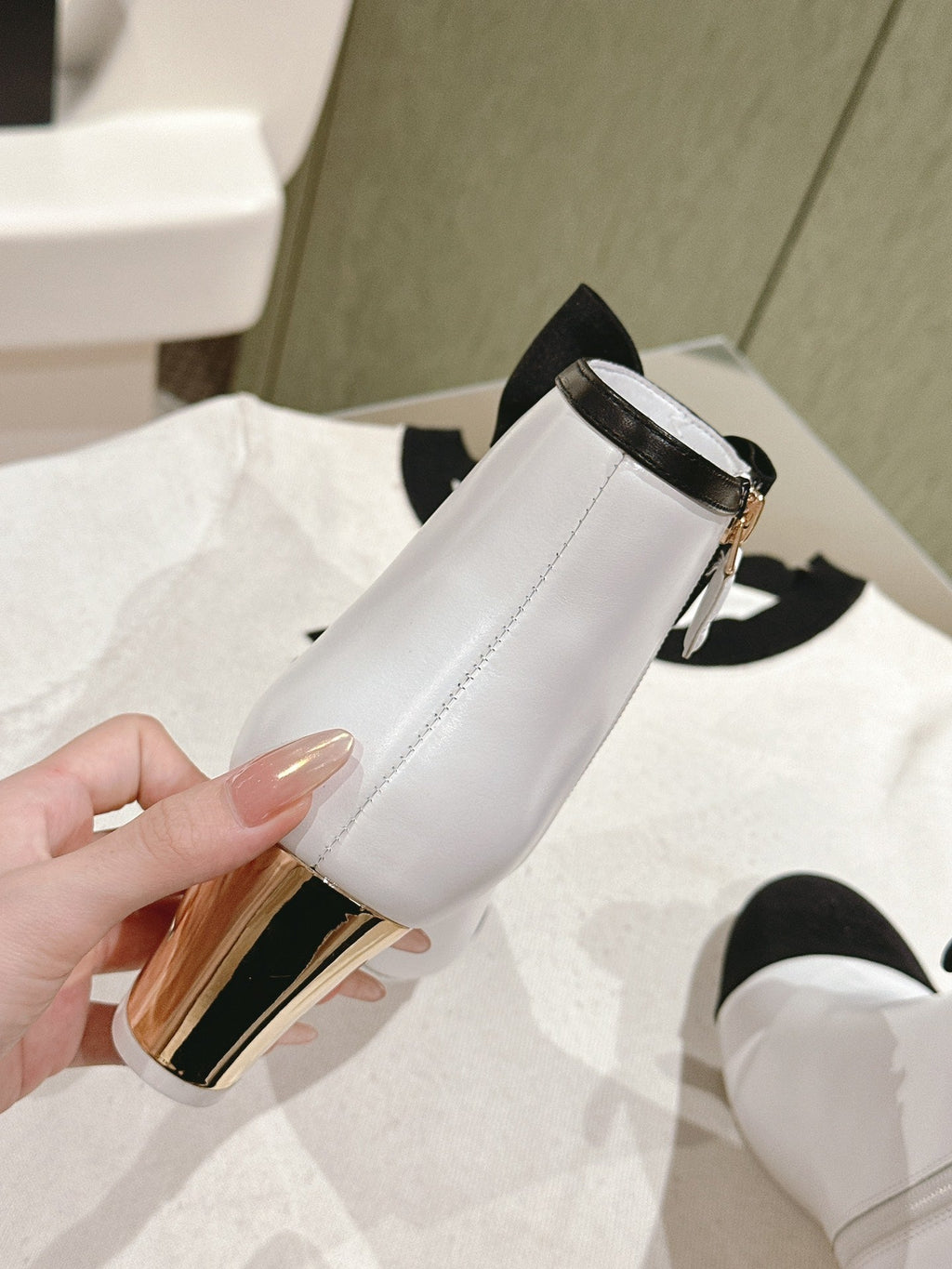 CHANEL SHORT BOOST WHITE PURE LAMBSKIN