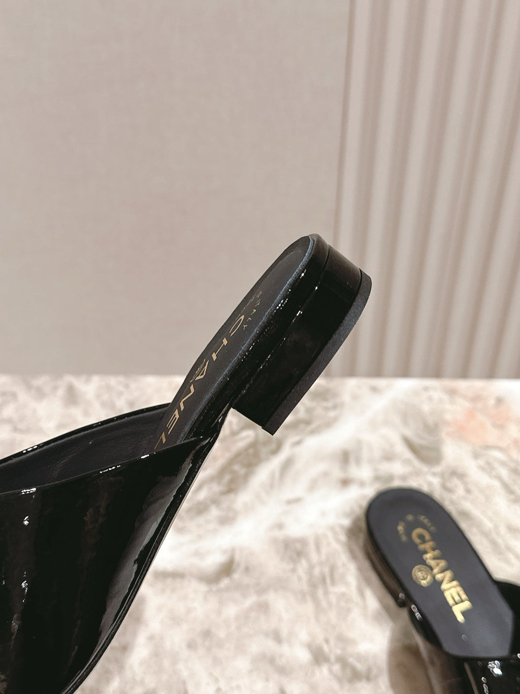 CHANEL FLAT MULES 25S IN BLACK PATENT LEATHER