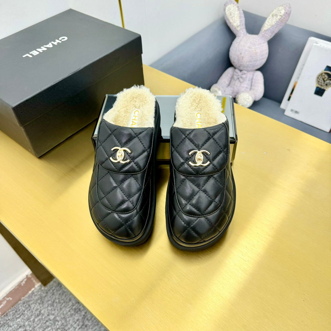 CHANEL THICK-SOLED SLIDE IN BLACK LAMBSKIN AND WOOL LINING