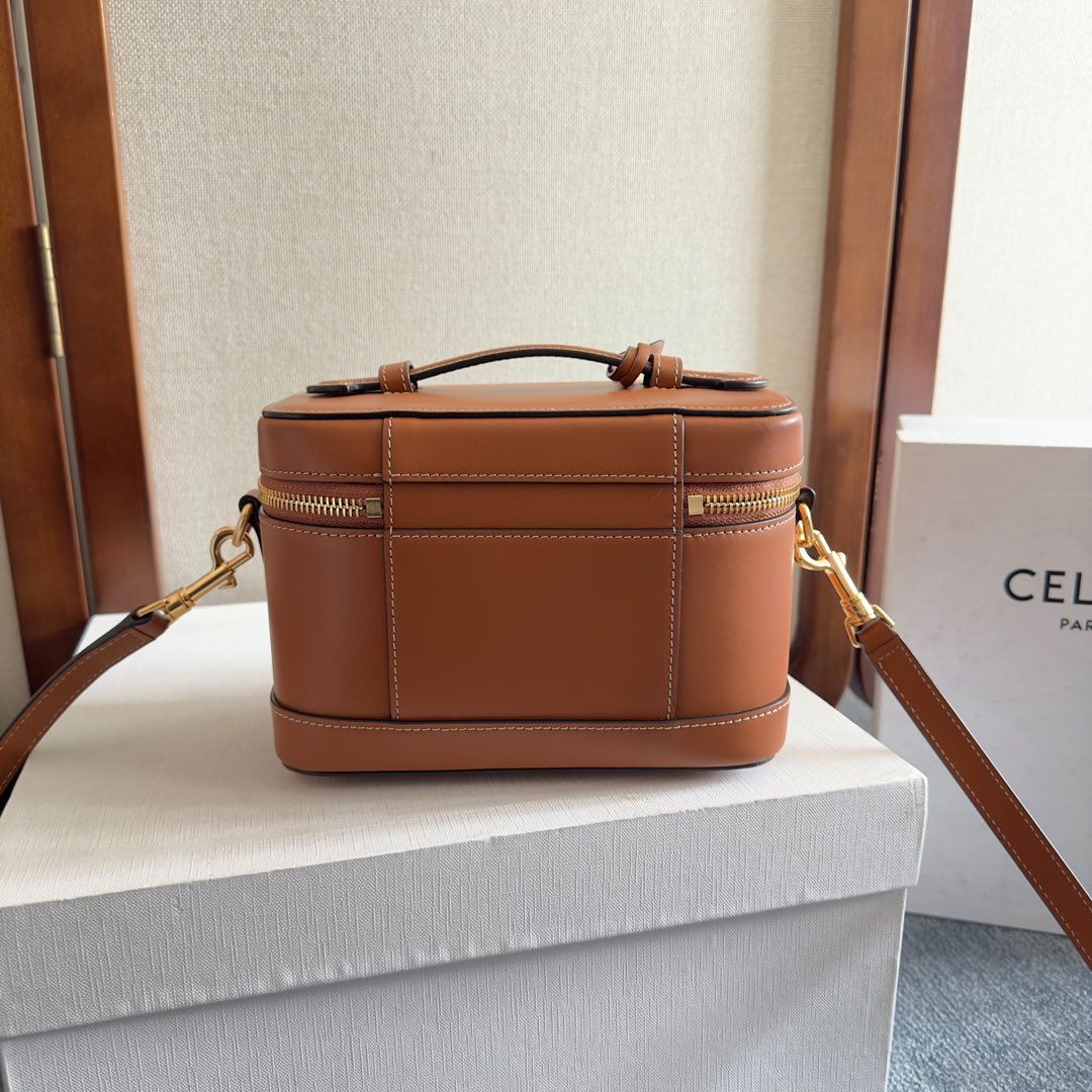 CELINE VANITY 18 IN SADDLE BROWN SMOOTH CALFSKIN GOLD HARDWARE