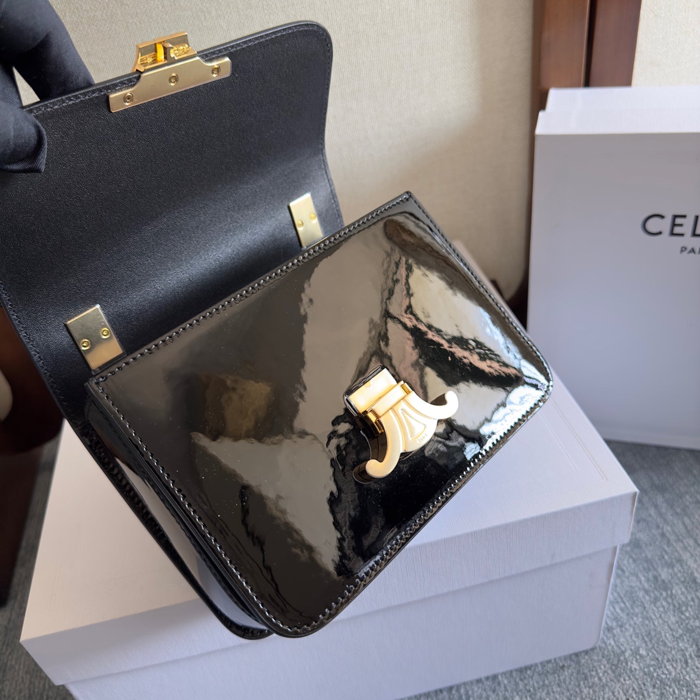 CELINE TEEN GARANCE BAG 18 IN BLACK PATENT CALFSKIN