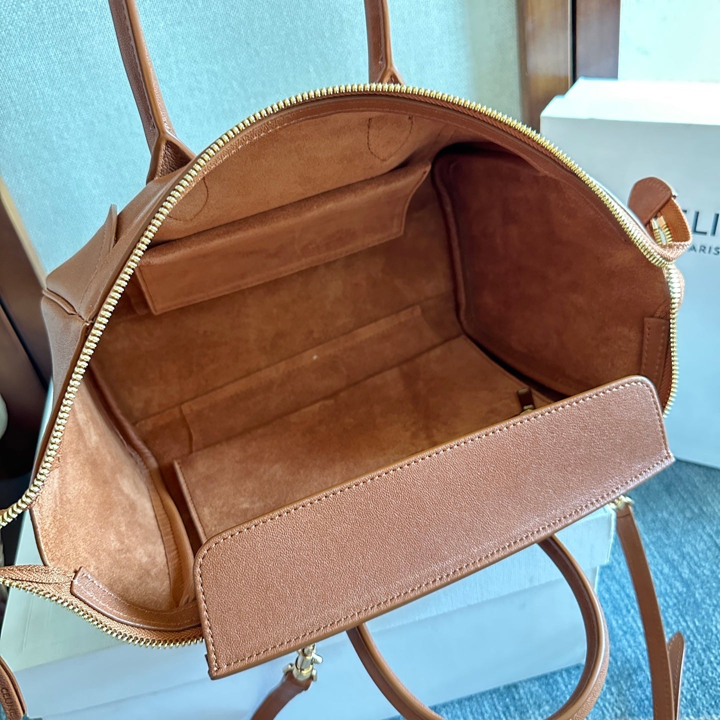 CELINE 25S NEW LUGGAGE 36MM IN CARAMEL BROWN CALFSKIN GOLD HARDWARE