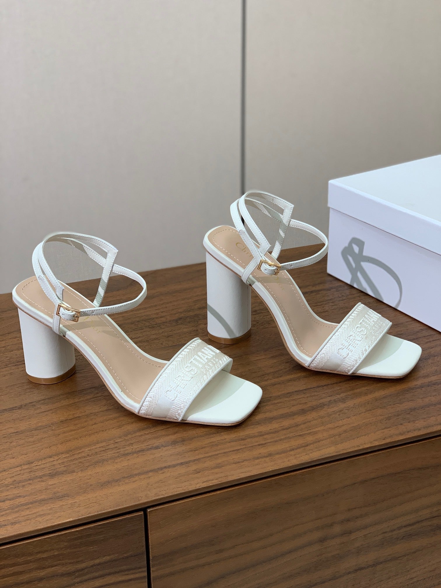 DIOR HIGH HEEL EMBROIDERED SANDAL IN WHITE CALFSKIN AND WOVEN STRAPS